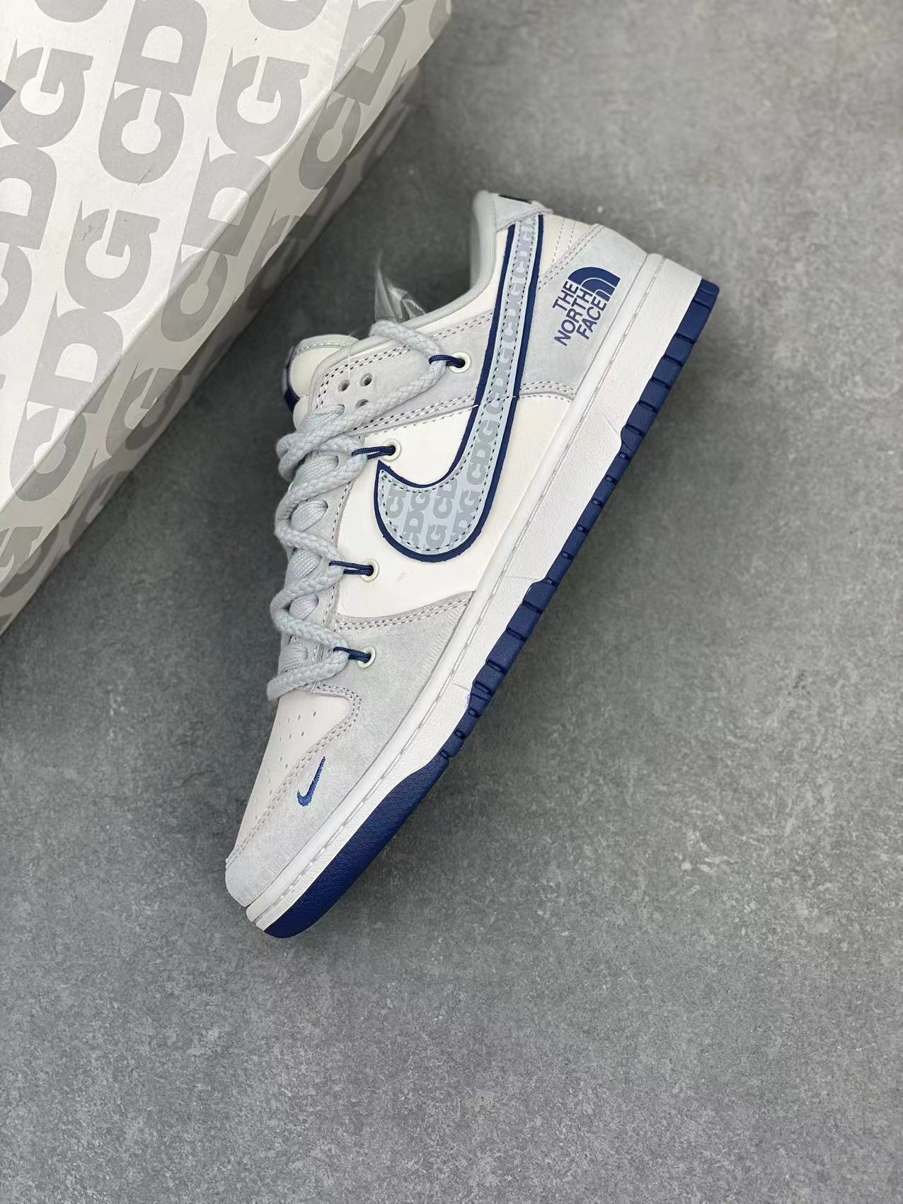 The North Face x CDG Play x Nike Dunk Low Grey Blue Collaboration Shoes 8 i1717310946 857 7
