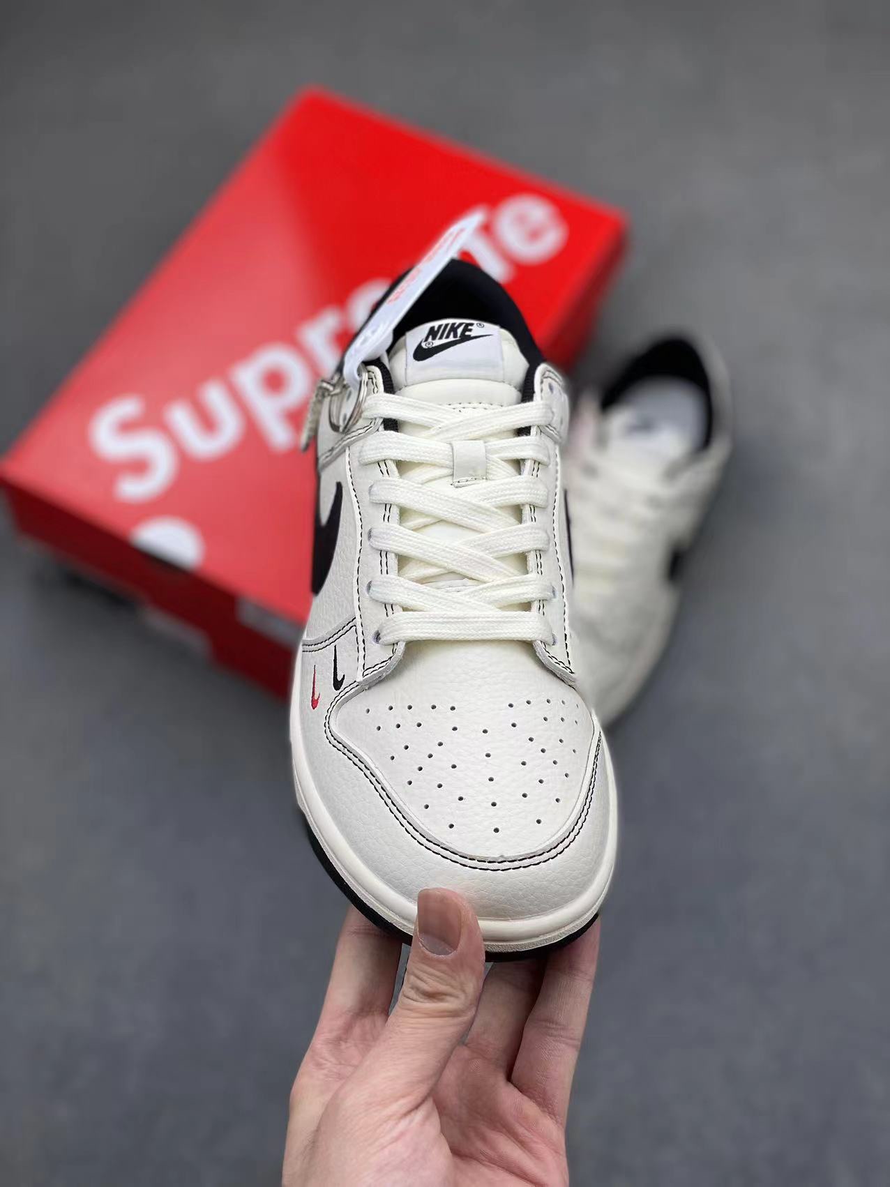 Nike SB Dunk Low Supreme Collab Anniversary Edition Casual Skateboarding Shoes 3 i1717747149 3085 0