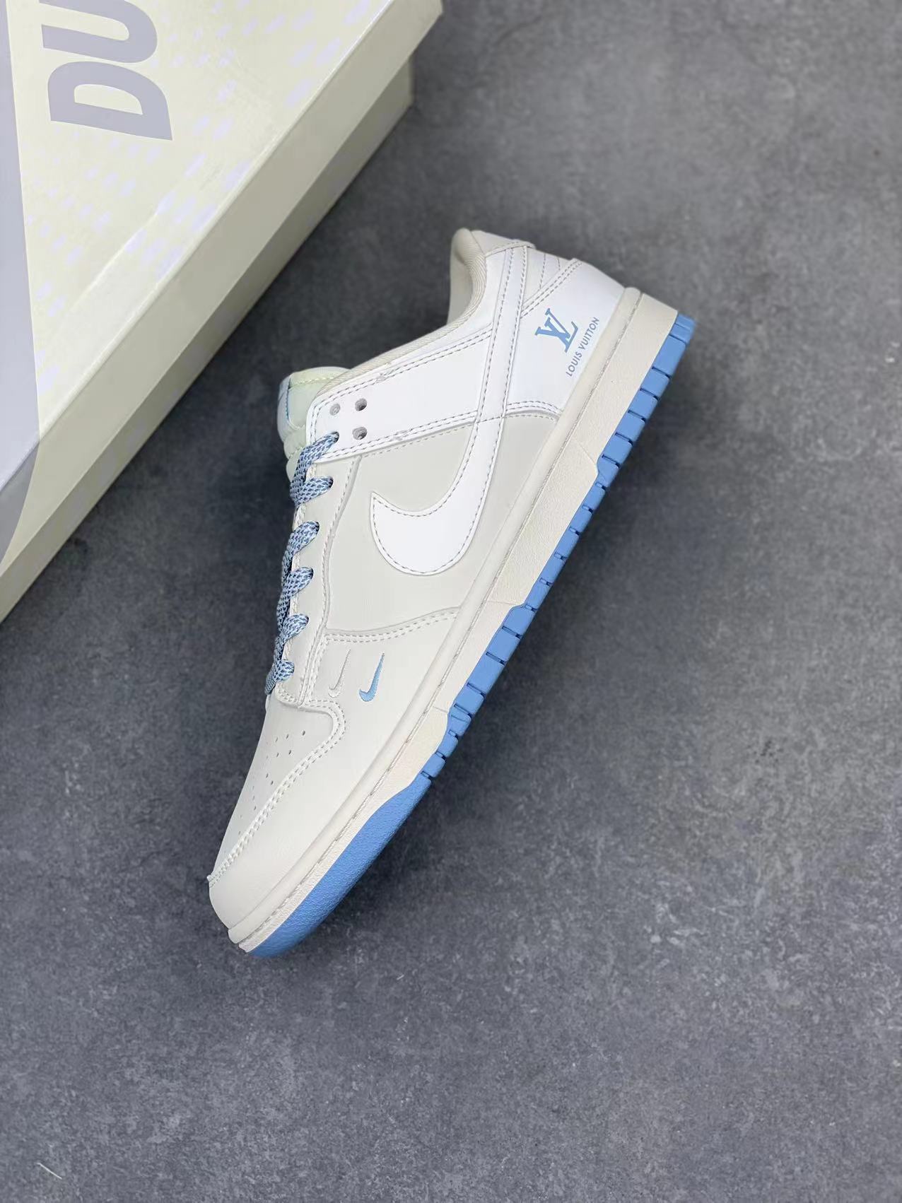 Nike SB Dunk Low "Louis Vuitton" Blue Sneakers - Limited Edition 8 i1718879077 1649 2