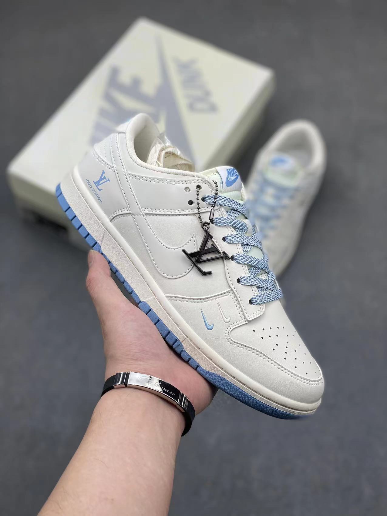Nike SB Dunk Low "Louis Vuitton" Blue Sneakers - Limited Edition 2 i1718879077 2295 6