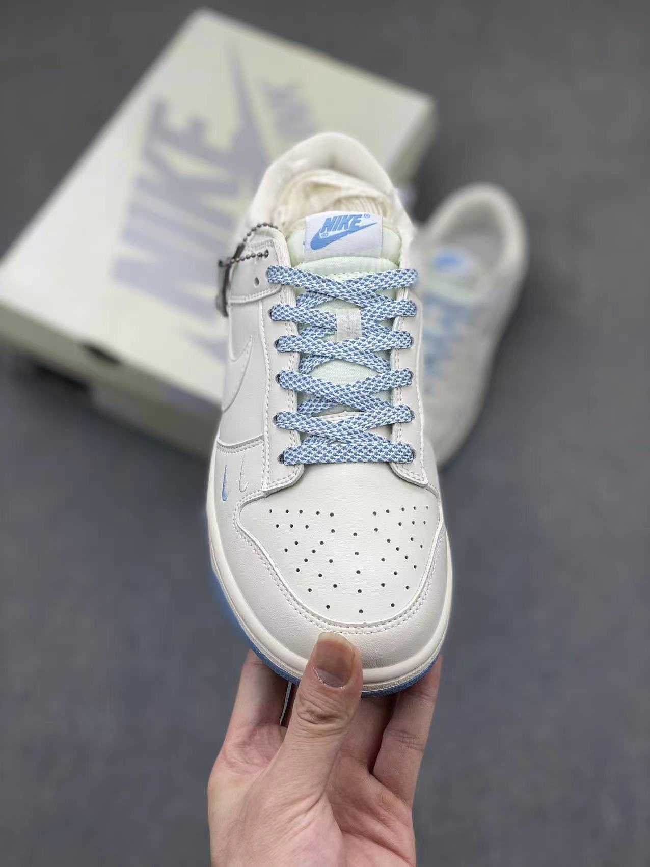 Nike SB Dunk Low "Louis Vuitton" Blue Sneakers - Limited Edition 3 i1718879077 2473 0