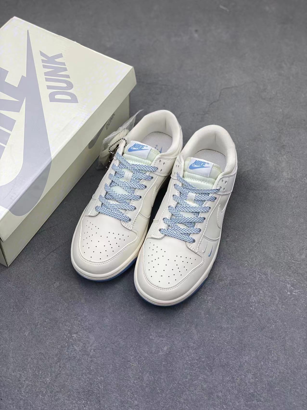 Nike SB Dunk Low "Louis Vuitton" Blue Sneakers - Limited Edition 9 i1718879077 4756 1