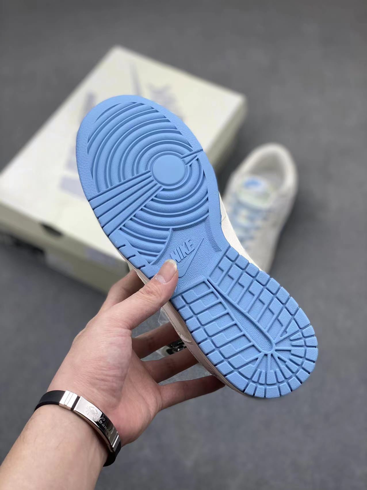 Nike SB Dunk Low "Louis Vuitton" Blue Sneakers - Limited Edition 7 i1718879077 6357 3
