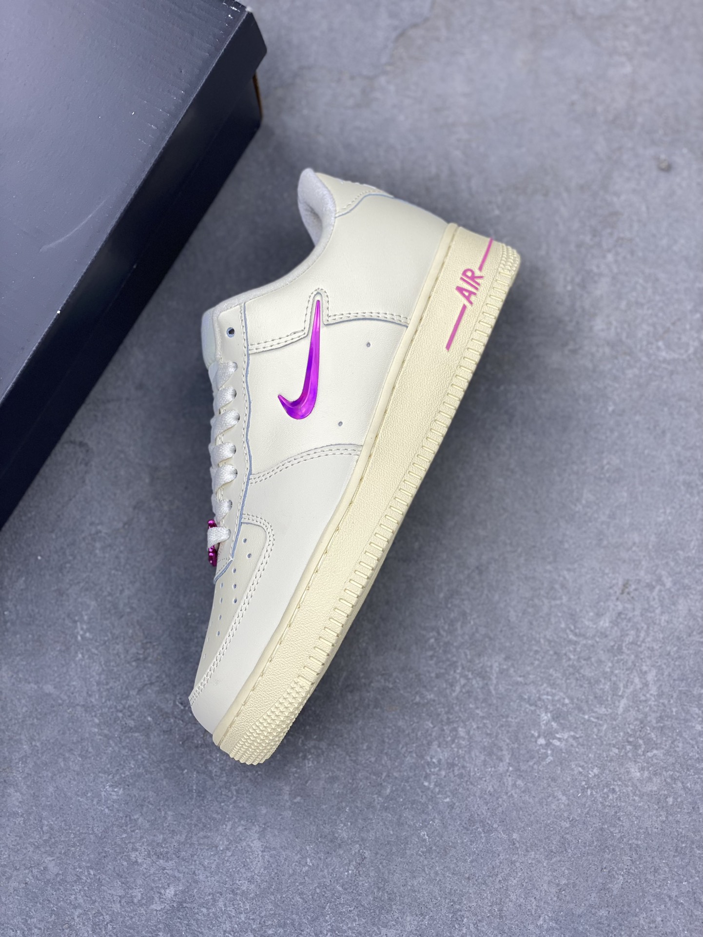 Nike Air Force 1 Low Casual Sneakers FB8251-700 - Versatile & Comfortable 8 i1719950274 826 3