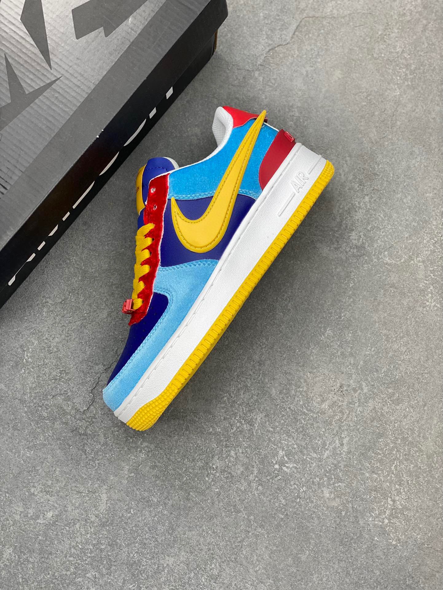 Nike Air Force 1 '07 Low Multi-Color Sneakers - Iconic Style and Comfort 8 i1719951382 4475 1