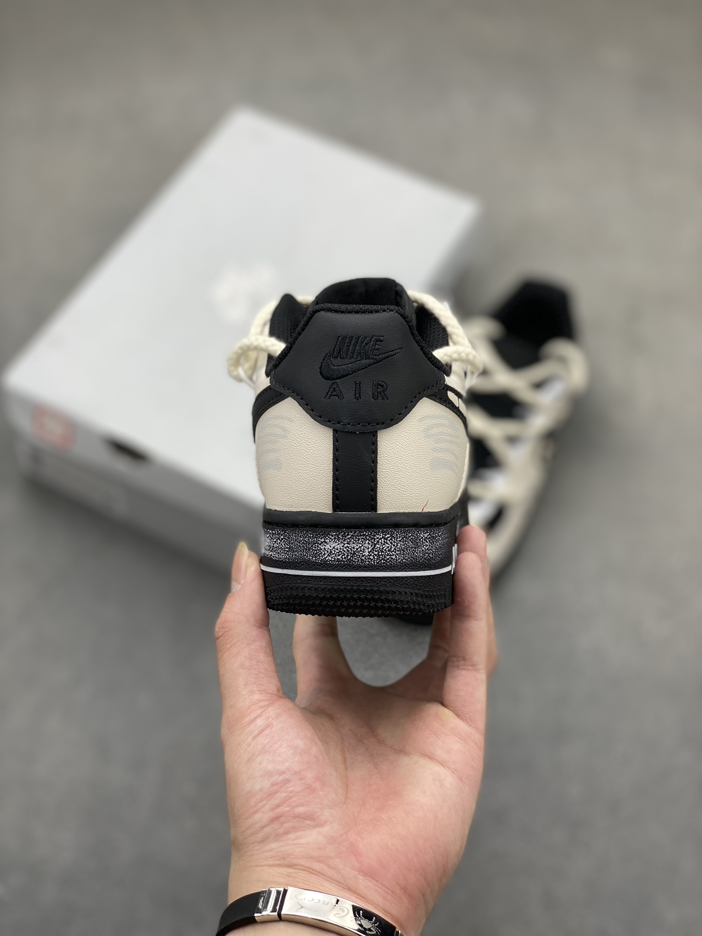 Nike Air Force 1 '07 Low-Top Sneakers - Versatile & Comfortable 5 i1720032543 4027 1