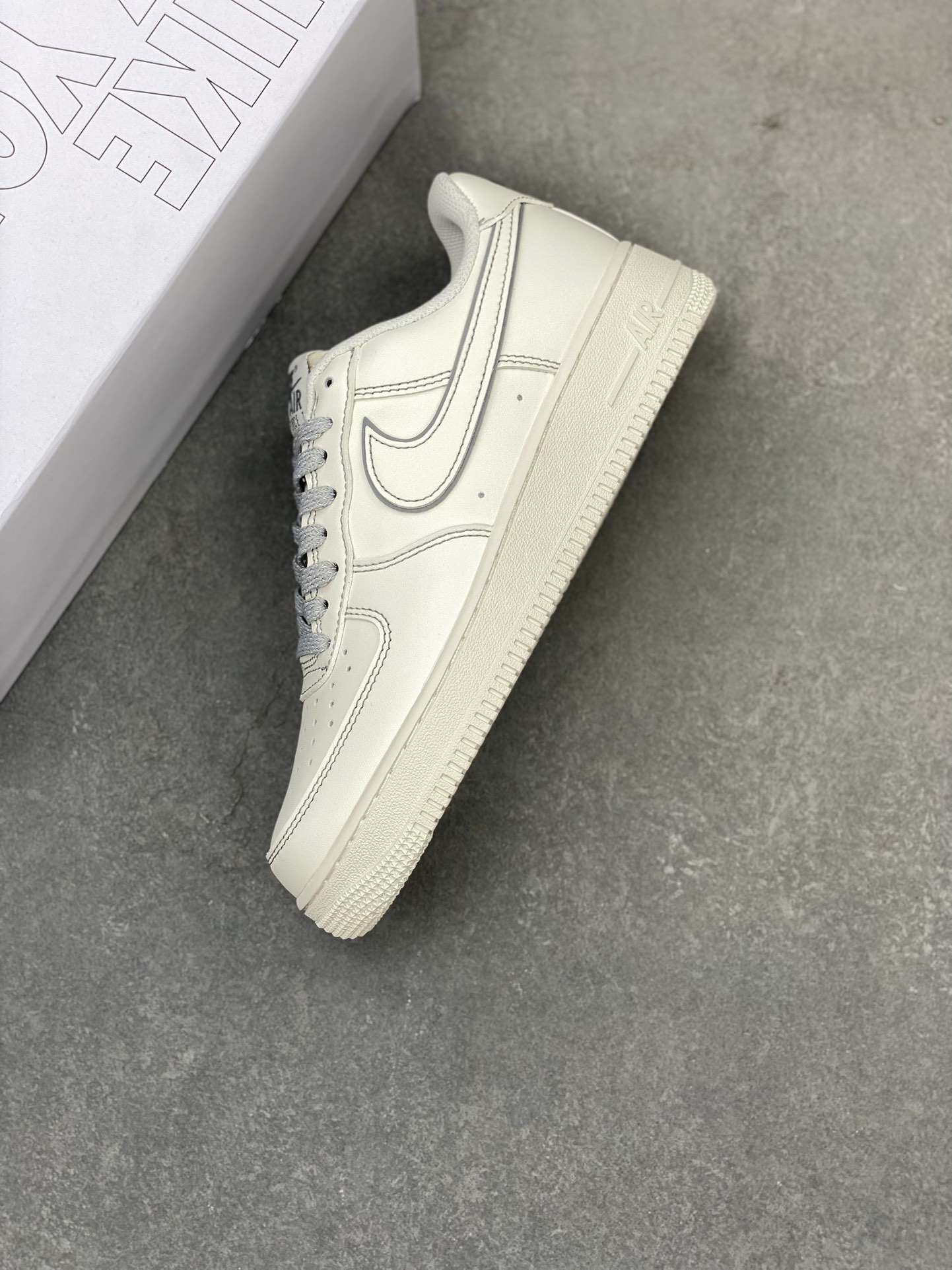 Nike Air Force 1 '07 Low-Top Sneakers - Timeless Style & Comfort - CW2288-111 8 i1720032591 1902 2