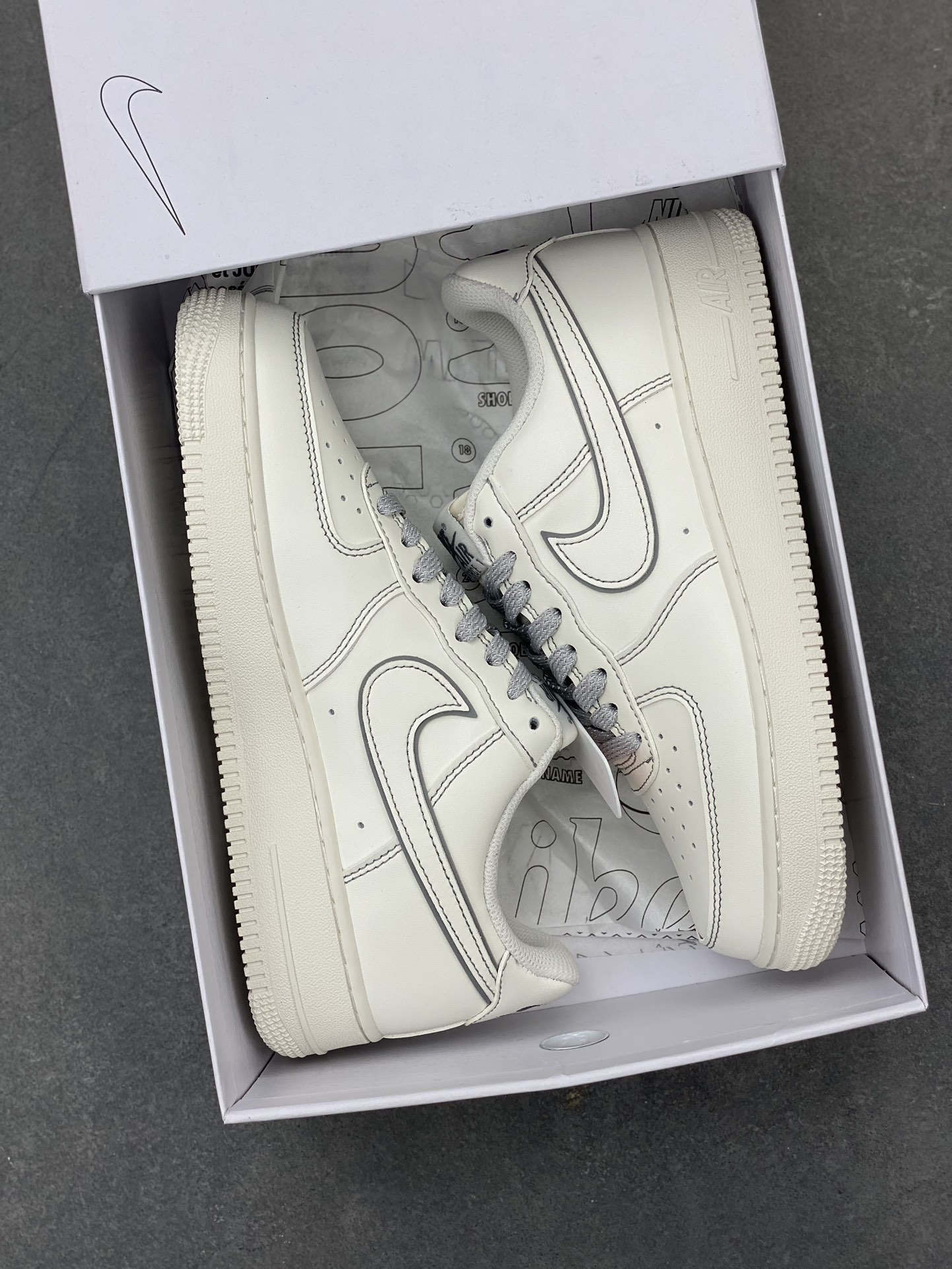 Nike Air Force 1 '07 Low-Top Sneakers - Timeless Style & Comfort - CW2288-111 10 i1720032591 3088 1