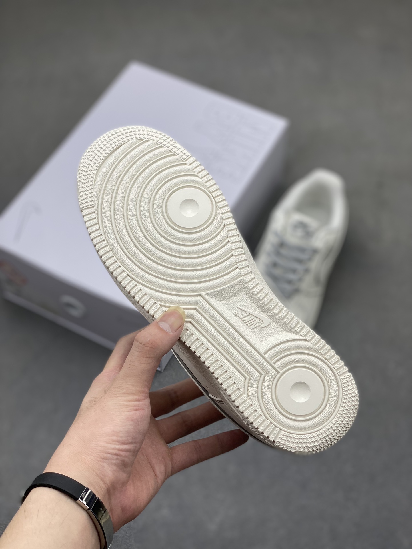 Nike Air Force 1 '07 Low-Top Sneakers - Timeless Style & Comfort - CW2288-111 7 i1720032592 1171 5