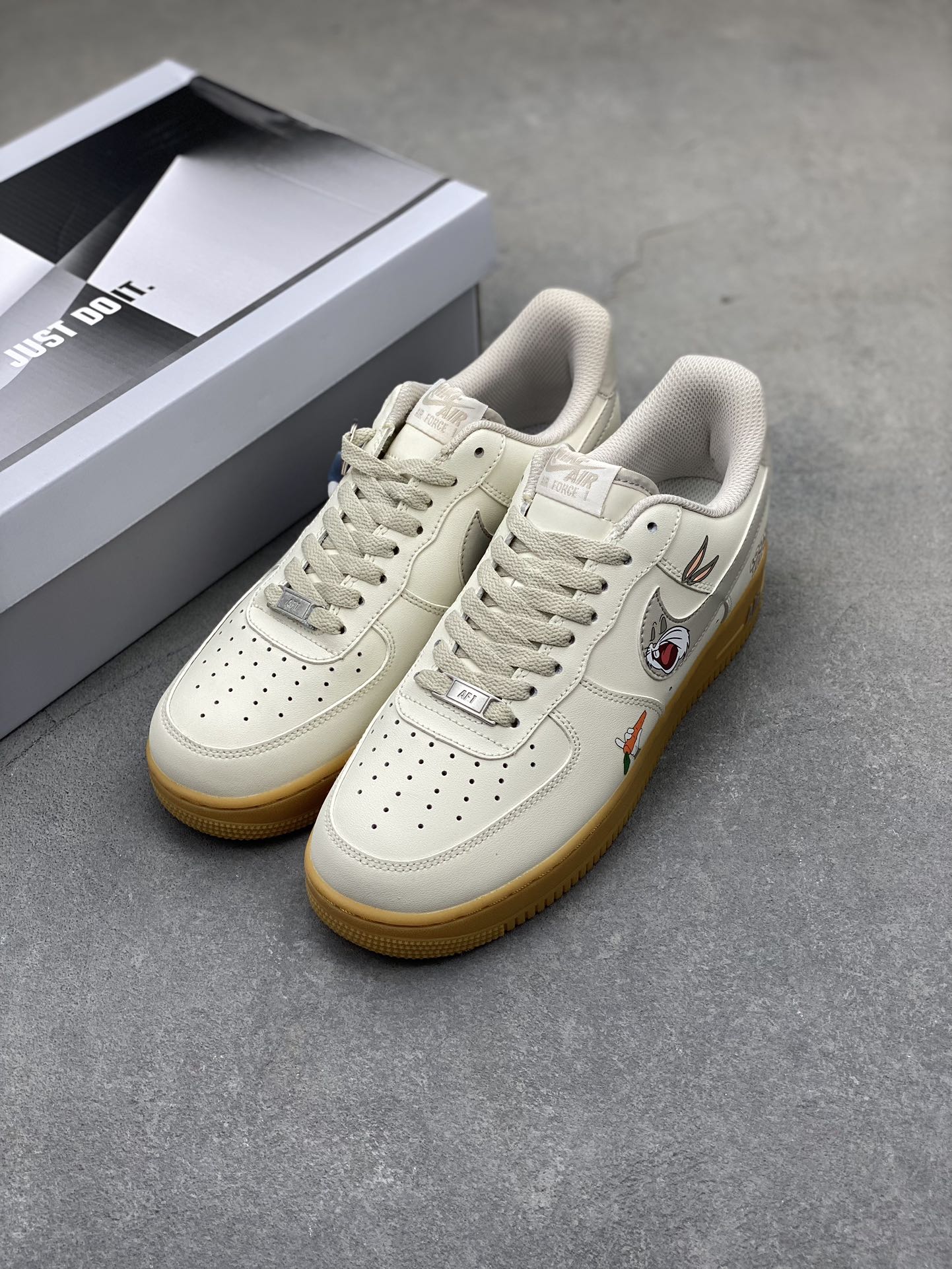 Nike Air Force 1 '07 Low Looney Tunes Bugs Bunny Sneakers 9 i1720032817 2585 2