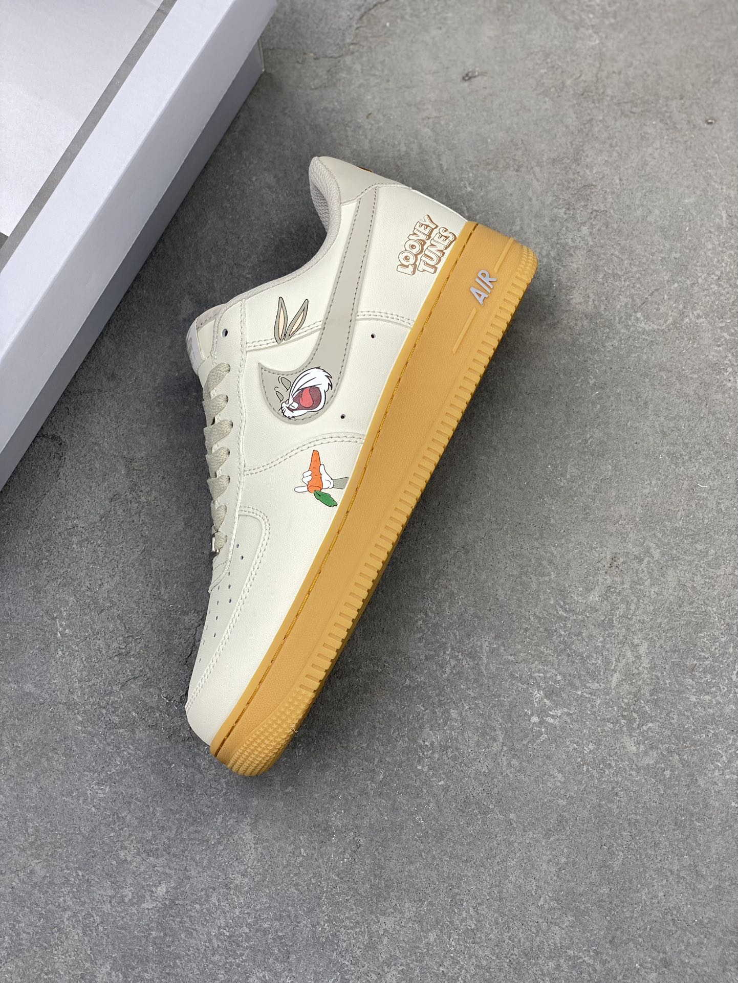 Nike Air Force 1 '07 Low Looney Tunes Bugs Bunny Sneakers 8 i1720032817 427 3