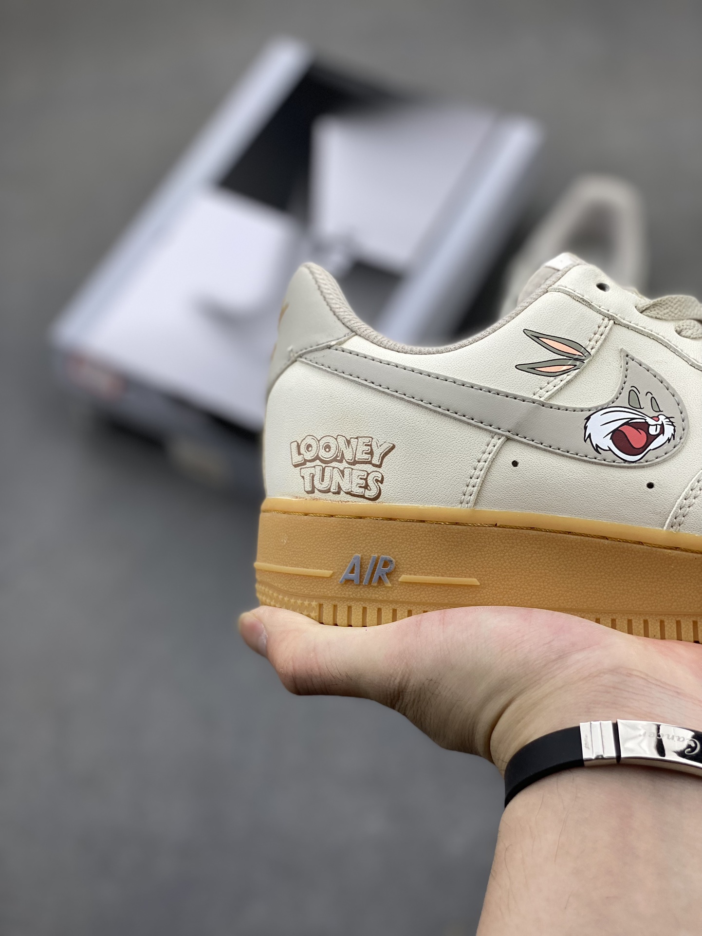 Nike Air Force 1 '07 Low Looney Tunes Bugs Bunny Sneakers 6 i1720032817 9668 1