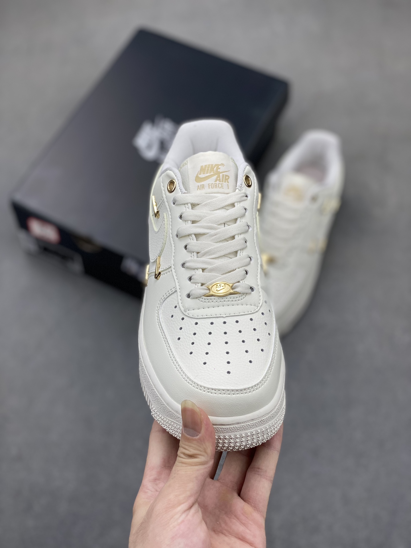 Nike Air Force 1 Low Cut White Gold Hook Casual Sneakers FV3654-111 3 i1720122466 2035 1