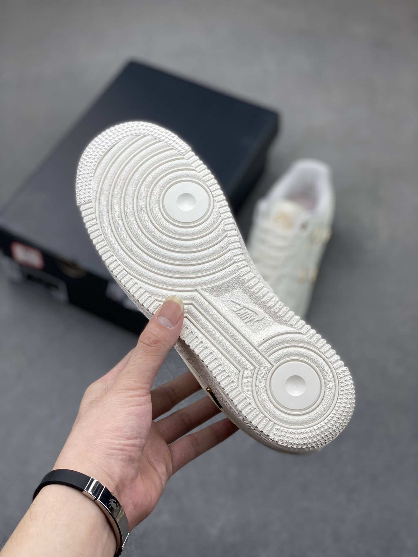 Nike Air Force 1 Low Cut White Gold Hook Casual Sneakers FV3654-111 7 i1720122466 4311 4