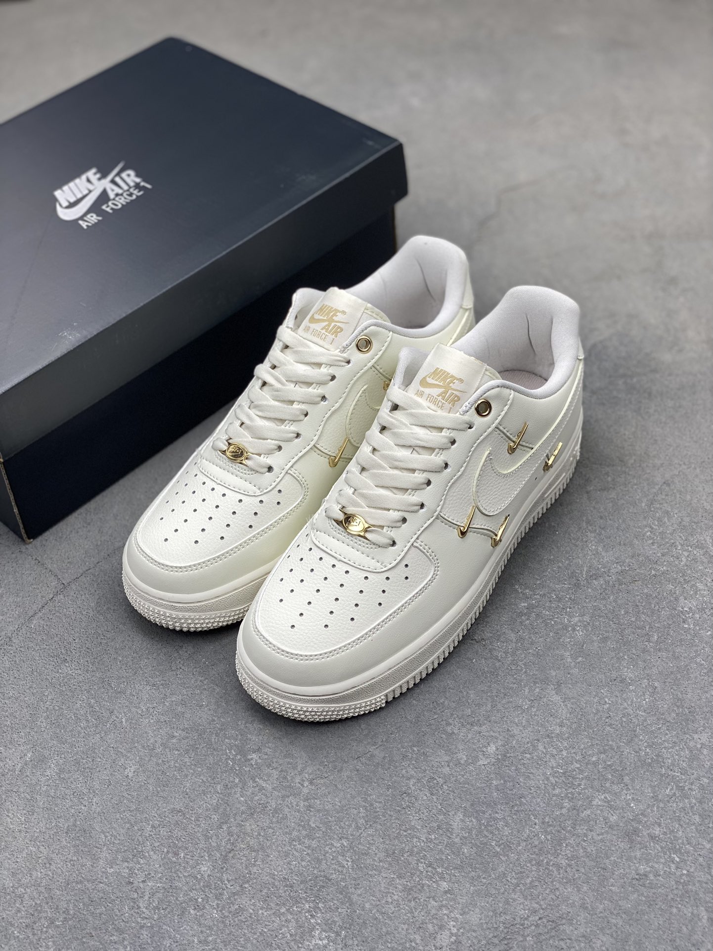 Nike Air Force 1 Low Cut White Gold Hook Casual Sneakers FV3654-111 9 i1720122467 1264 7