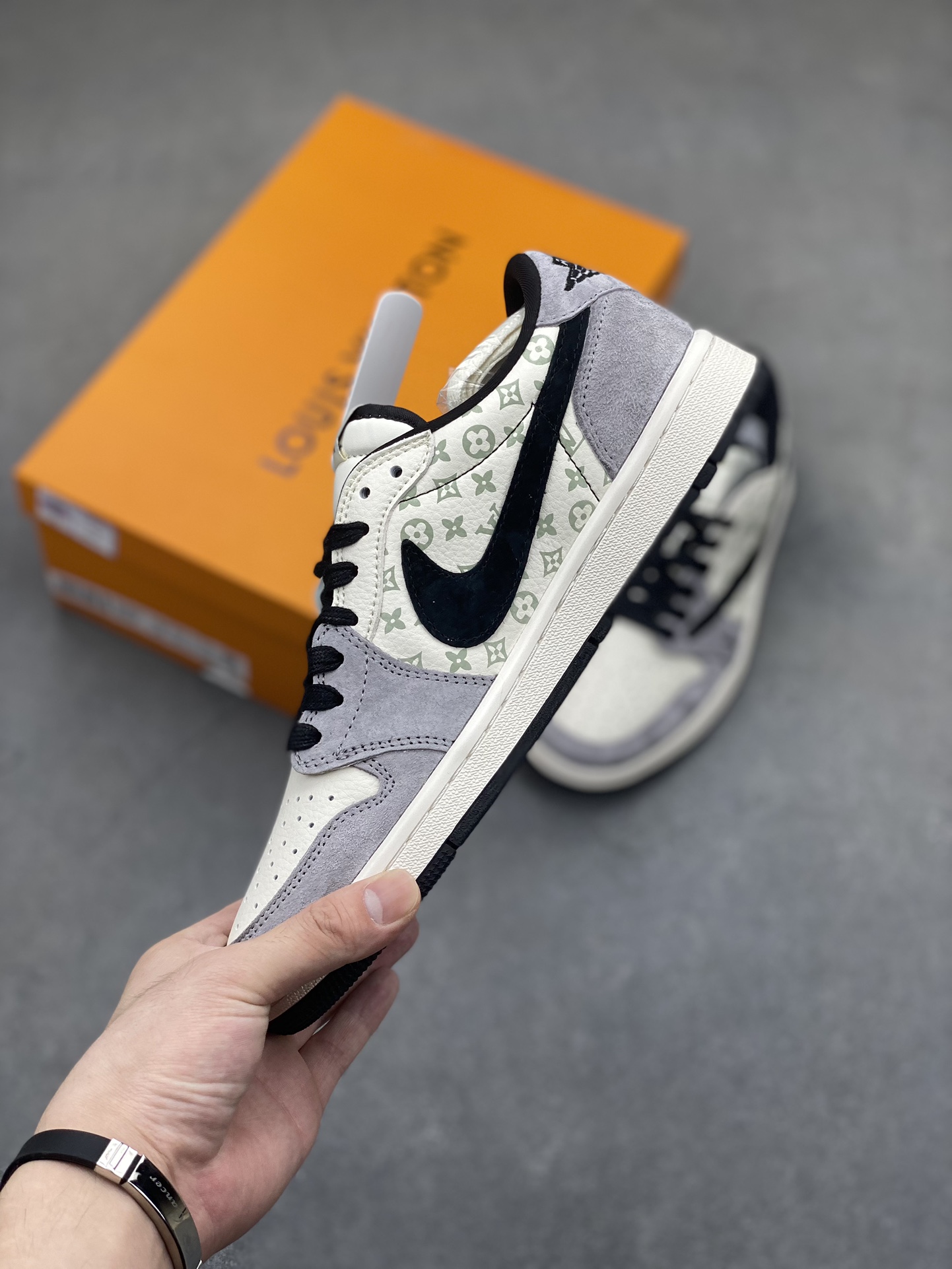 Travis Scott x Fragment Design x Jordan Air Jordan 1 Low - Louis Vuitton 4 i1720210098 4163 4