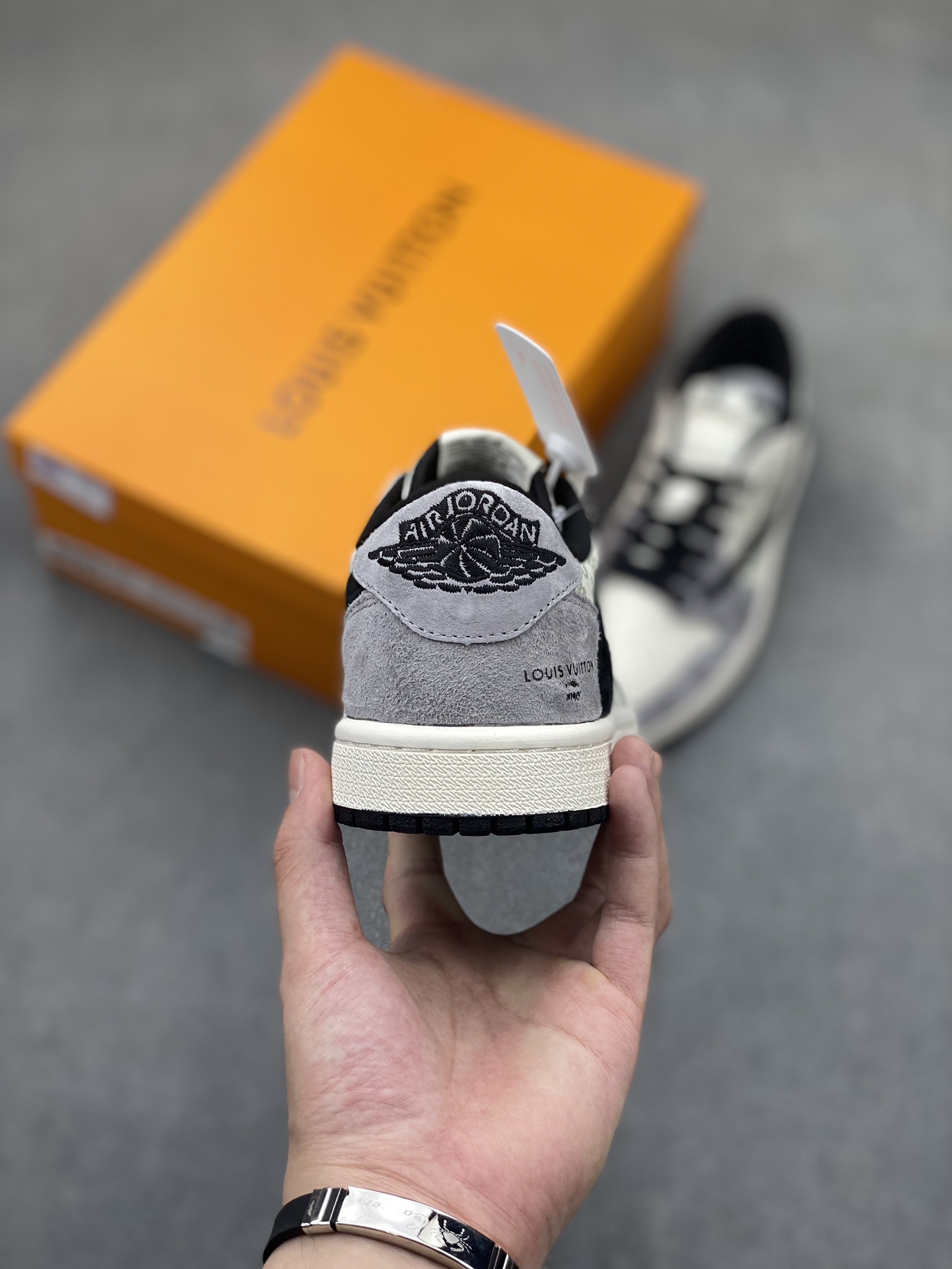 Travis Scott x Fragment Design x Jordan Air Jordan 1 Low - Louis Vuitton 5 i1720210098 6172 3