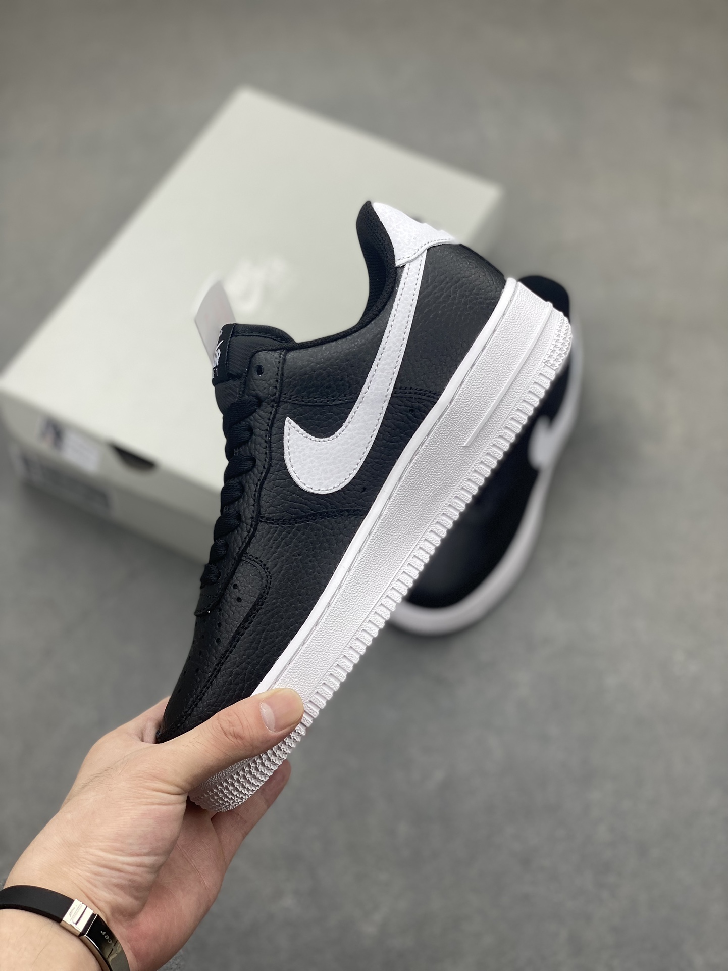 Nike Air Force 1 '07 Low: Black Leather, Iconic Style, All-Day Comfort 4 i1720296139 2686 4