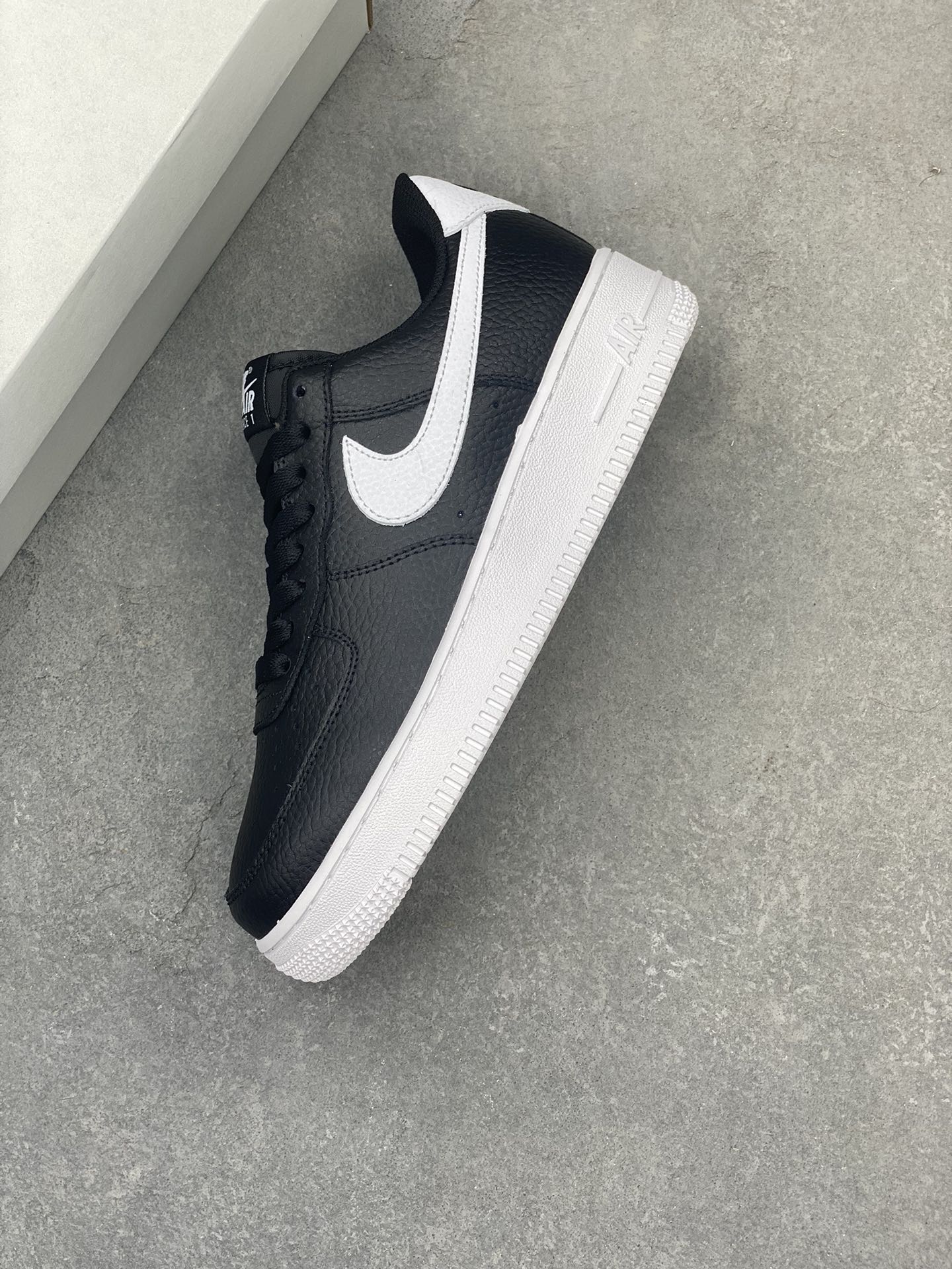 Nike Air Force 1 '07 Low: Black Leather, Iconic Style, All-Day Comfort 8 i1720296139 3335 0