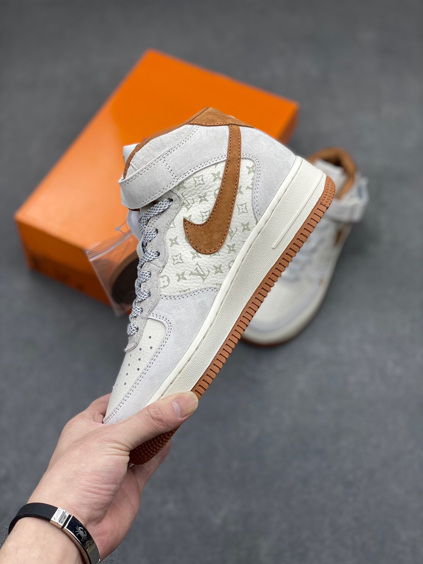 Nike Air Force 1 '07 Low Louis Vuitton Collab Sneakers - Grey/Brown 4 i1720380288 4594 0