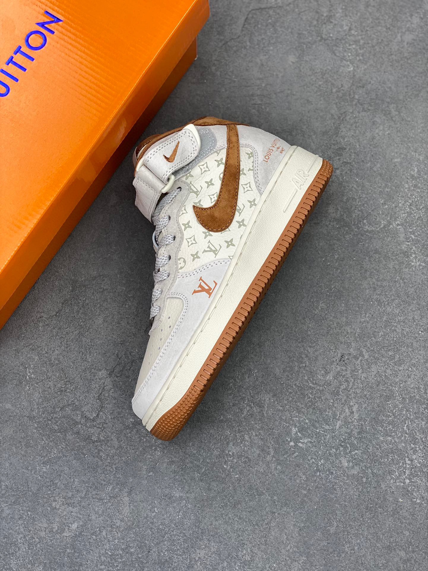 Nike Air Force 1 '07 Low Louis Vuitton Collab Sneakers - Grey/Brown 8 i1720380289 8575 0