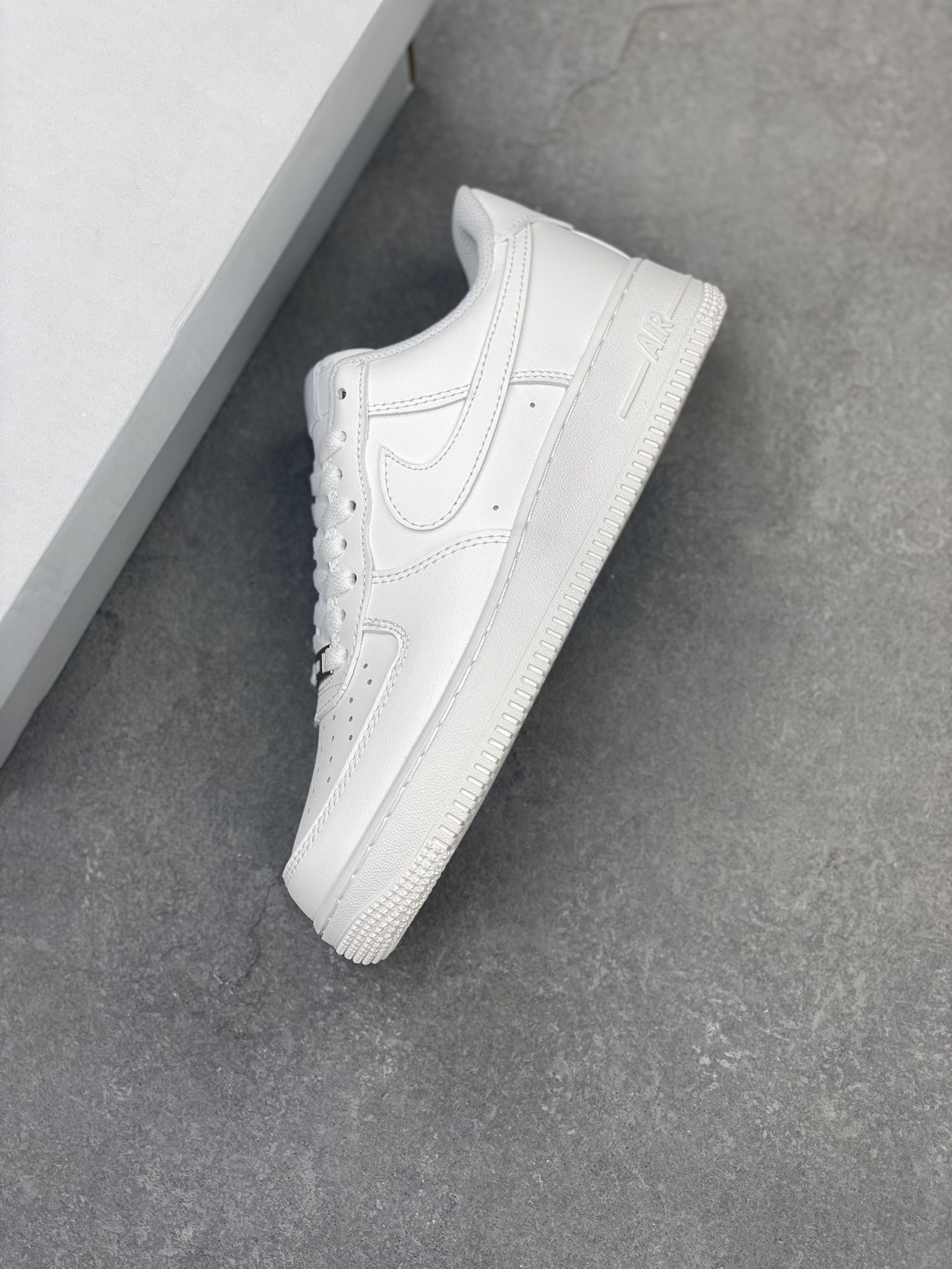 Nike Air Force 1 Mid '07 White (CW2288-111) Classic Sneakers 8 i1720380452 7291 7
