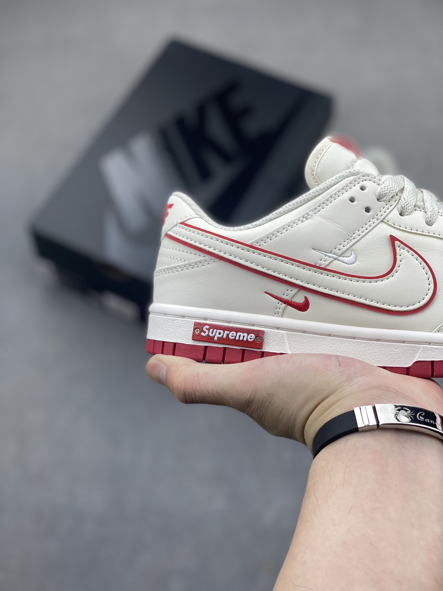 Nike SB Dunk Low Supreme Collab Anniversary Edition - Red Accents 6 i1720381368 2742 1