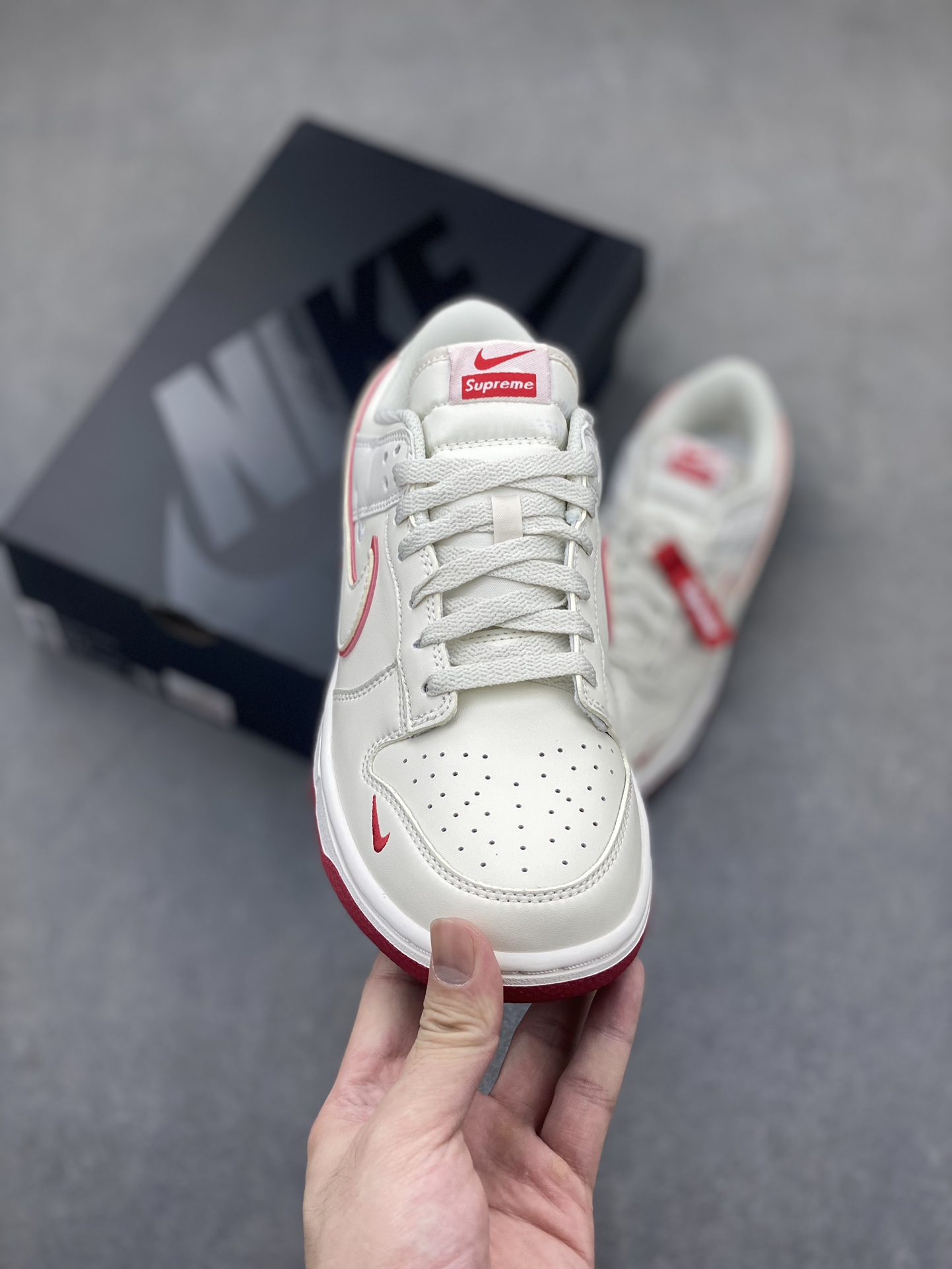 Nike SB Dunk Low Supreme Collab Anniversary Edition - Red Accents 3 i1720381368 4652 3