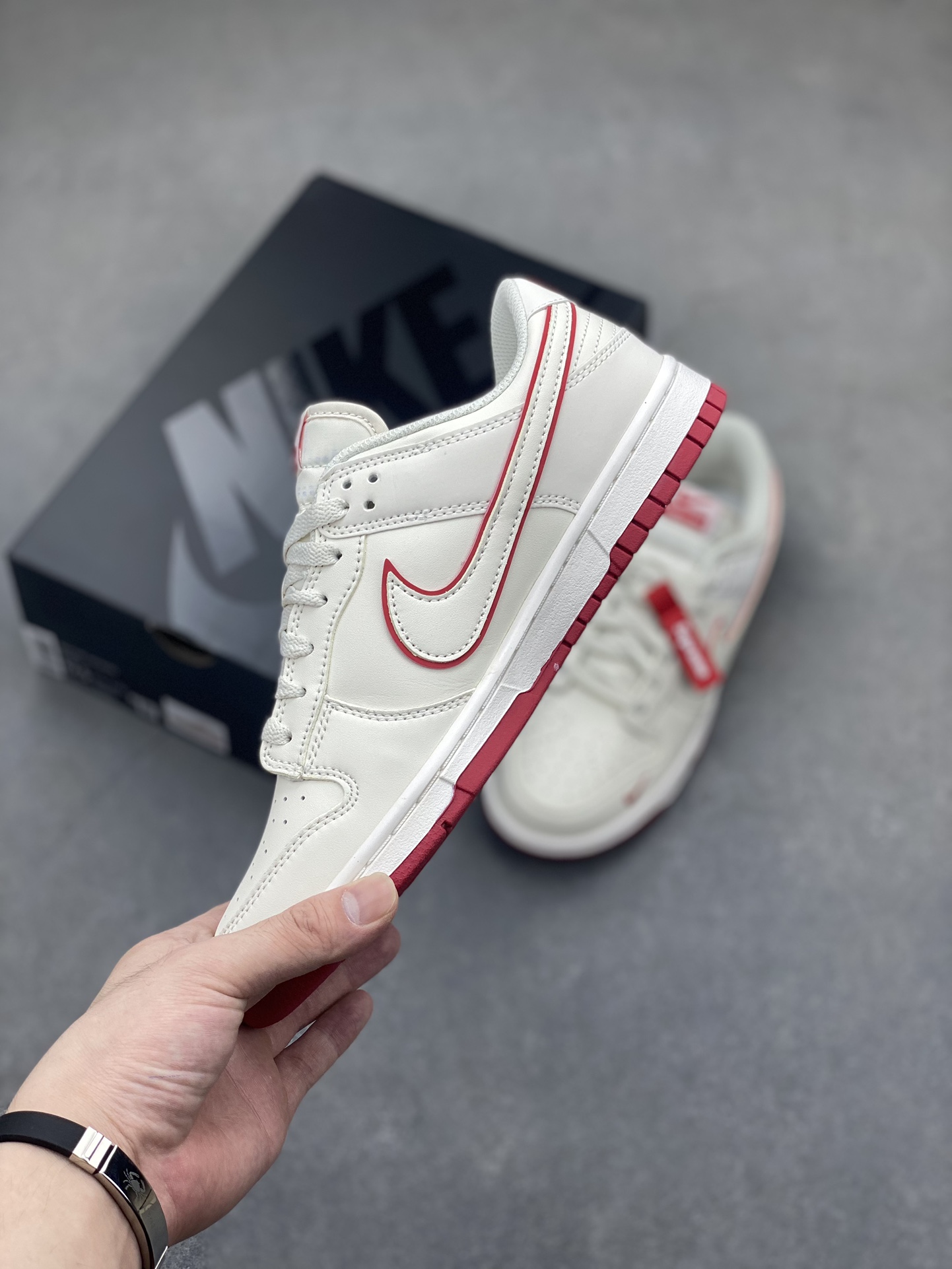 Nike SB Dunk Low Supreme Collab Anniversary Edition - Red Accents 4 i1720381368 651 4