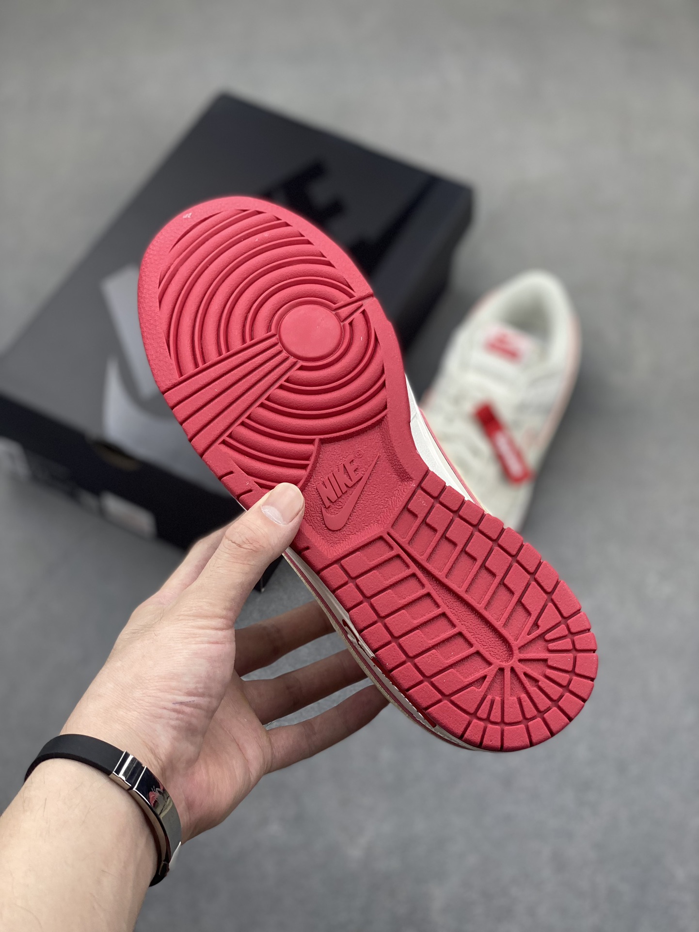 Nike SB Dunk Low Supreme Collab Anniversary Edition - Red Accents 7 i1720381368 8787 0