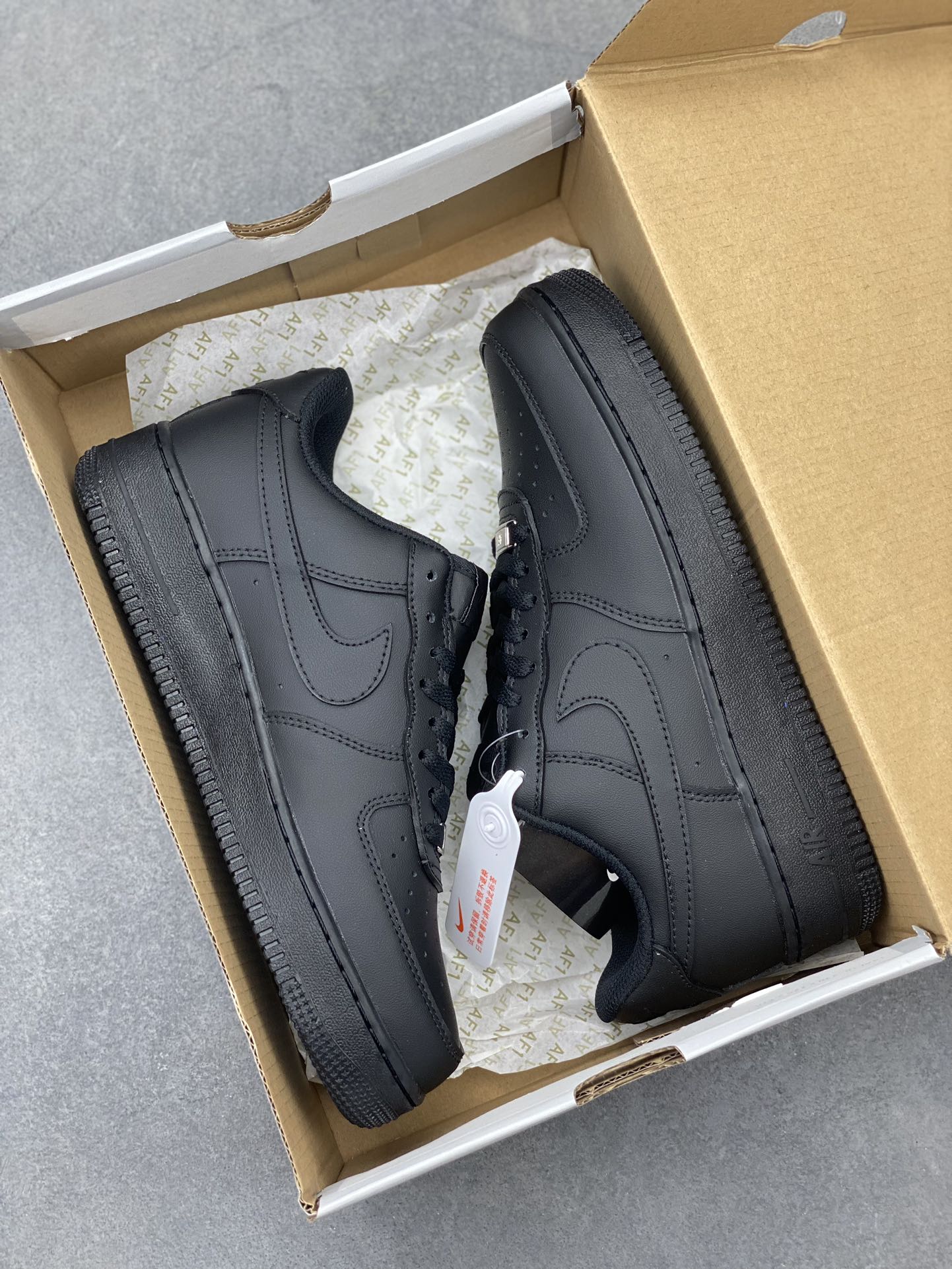Nike Air Force 1 '07: All Black Low-Top Sneaker for Casual and Sporty Style 10 i1720471320 3953 2