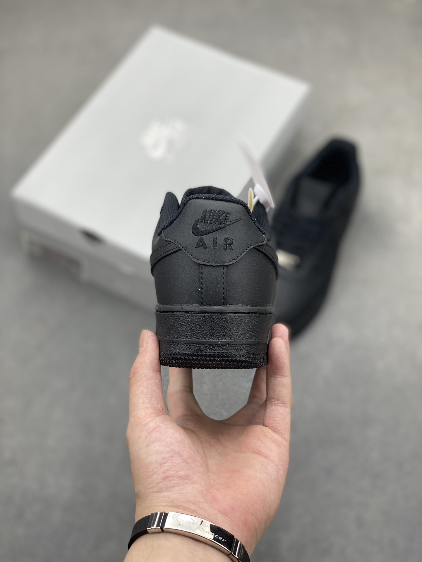 Nike Air Force 1 '07: All Black Low-Top Sneaker for Casual and Sporty Style 5 i1720471320 7035 4