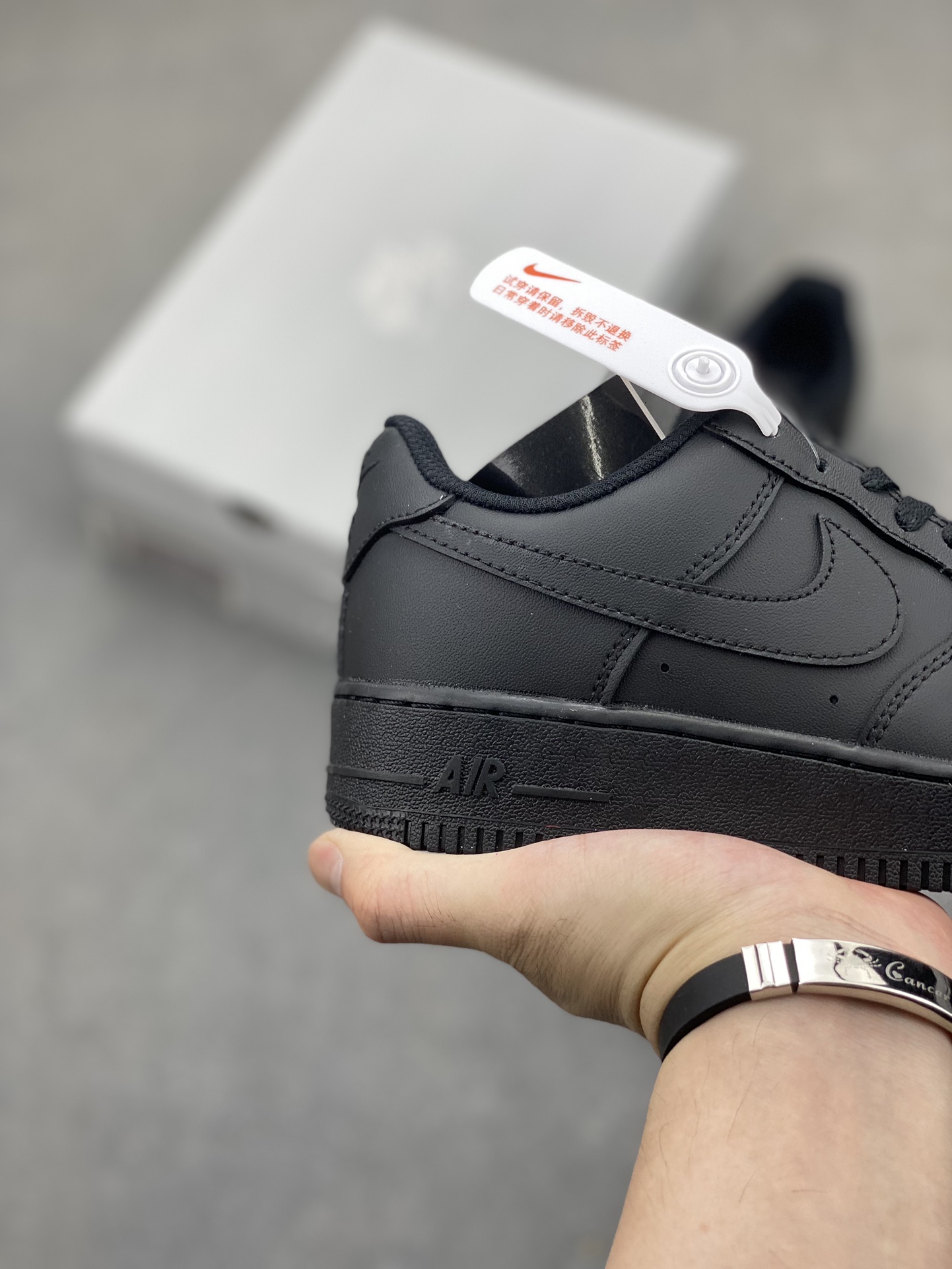 Nike Air Force 1 '07: All Black Low-Top Sneaker for Casual and Sporty Style 6 i1720471321 3403 7
