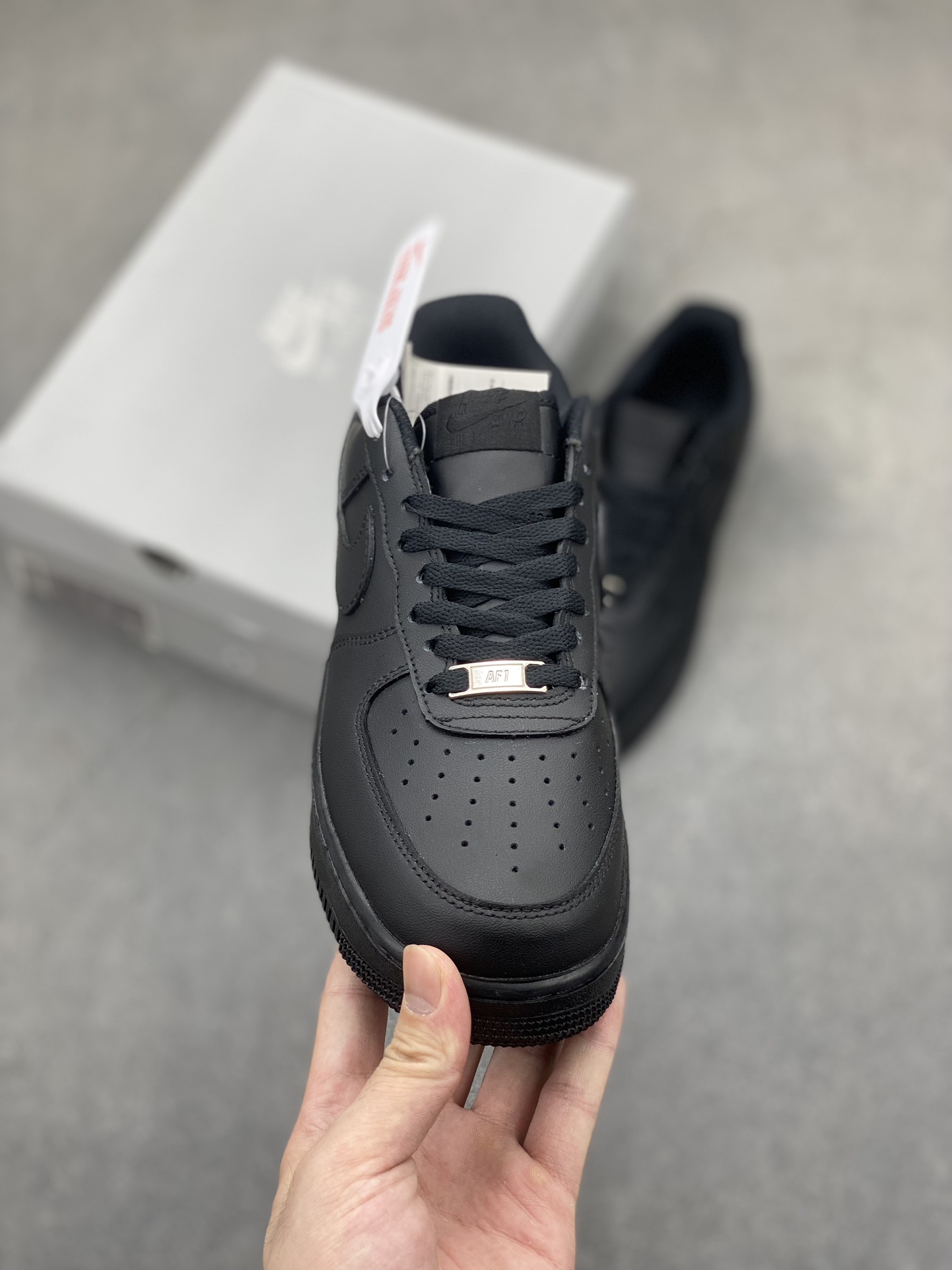 Nike Air Force 1 '07: All Black Low-Top Sneaker for Casual and Sporty Style 3 i1720471321 7556 6