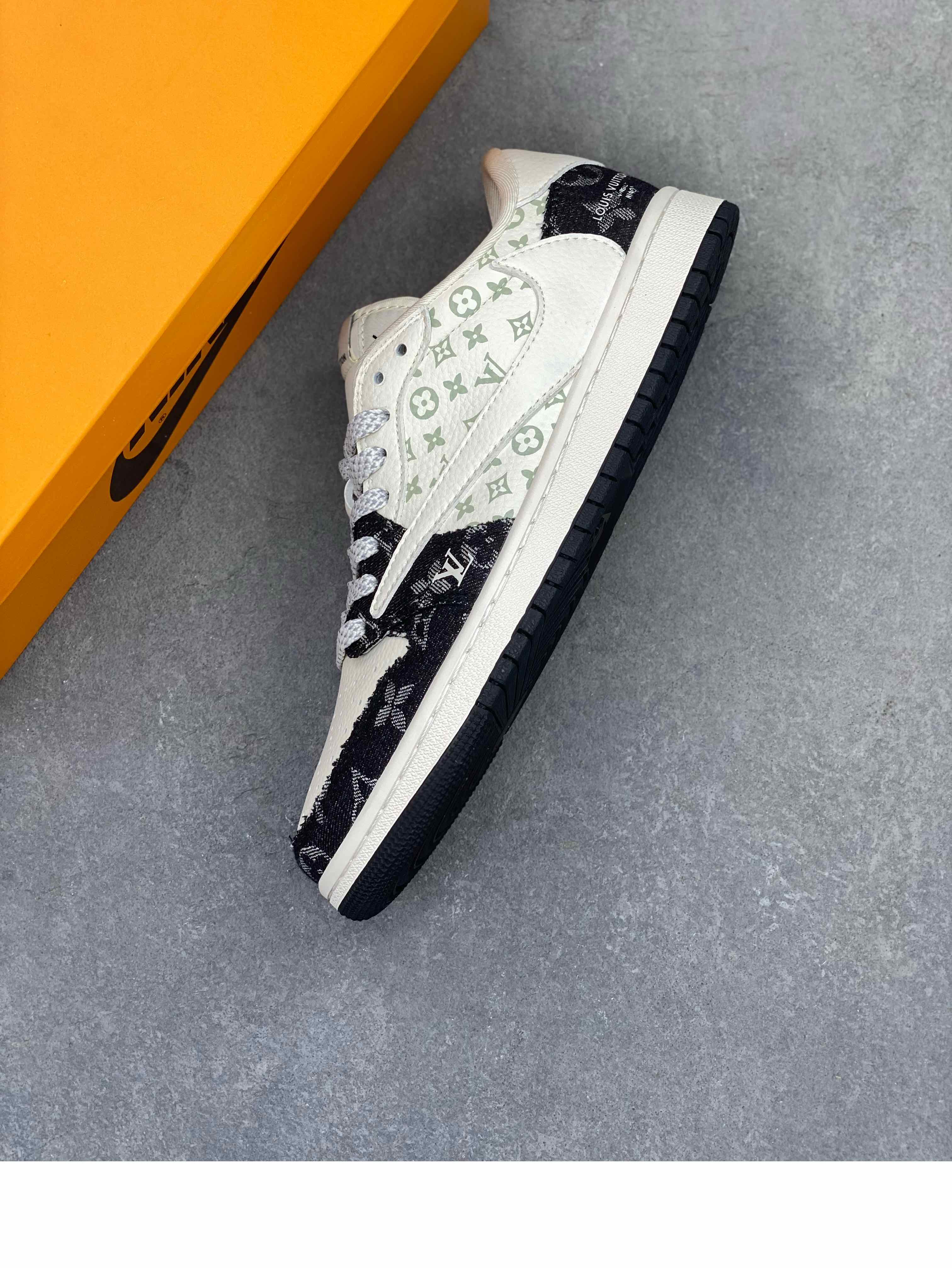 Travis Scott x Fragment Design x Louis Vuitton Air Jordan 1 Low 7 i1720471868 3548 0