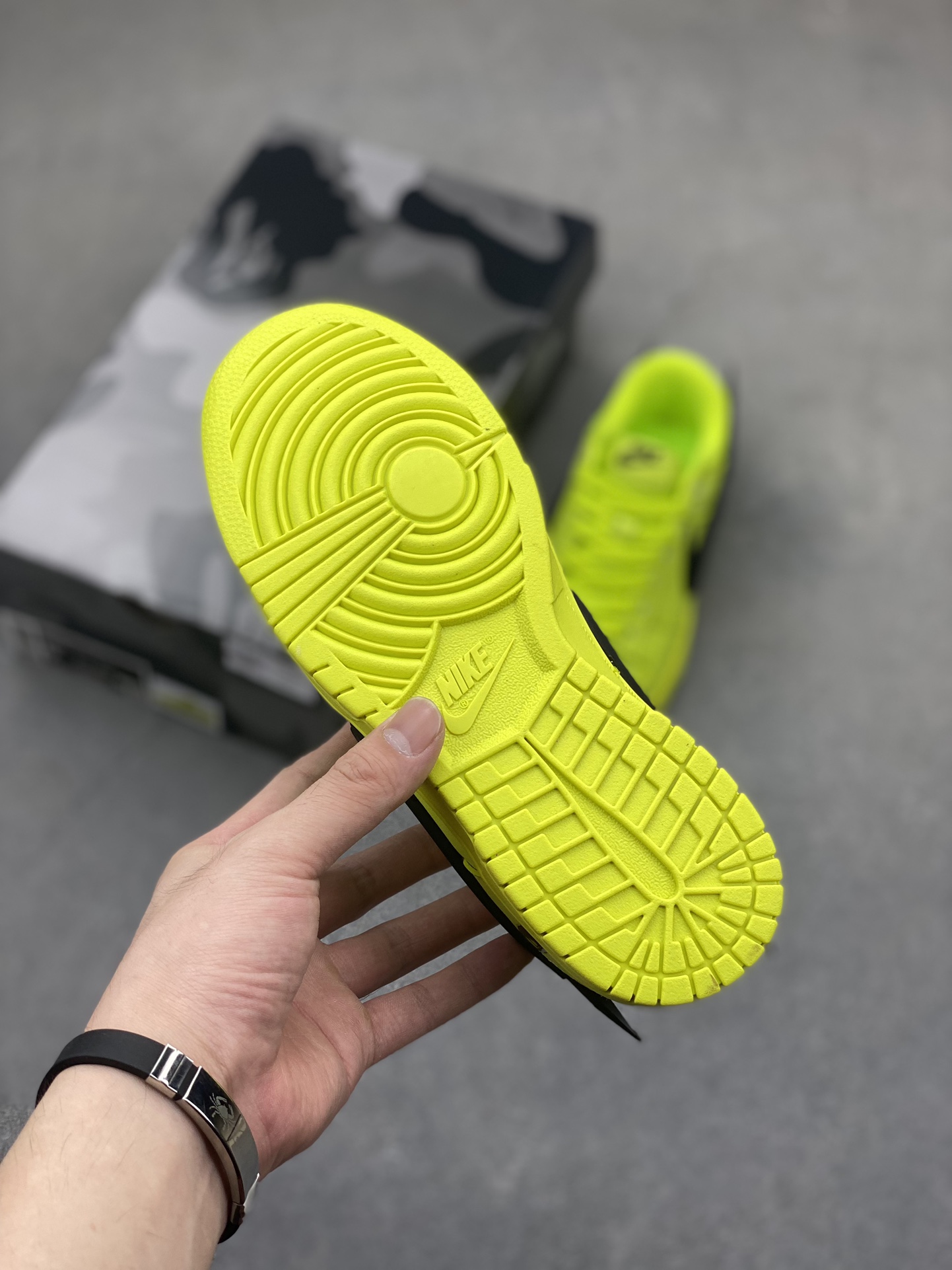 Nike SB Dunk Low x AMBUSH x BAPE 'Fresh Green' Limited Edition Sneakers 7 i1720471912 5884 1