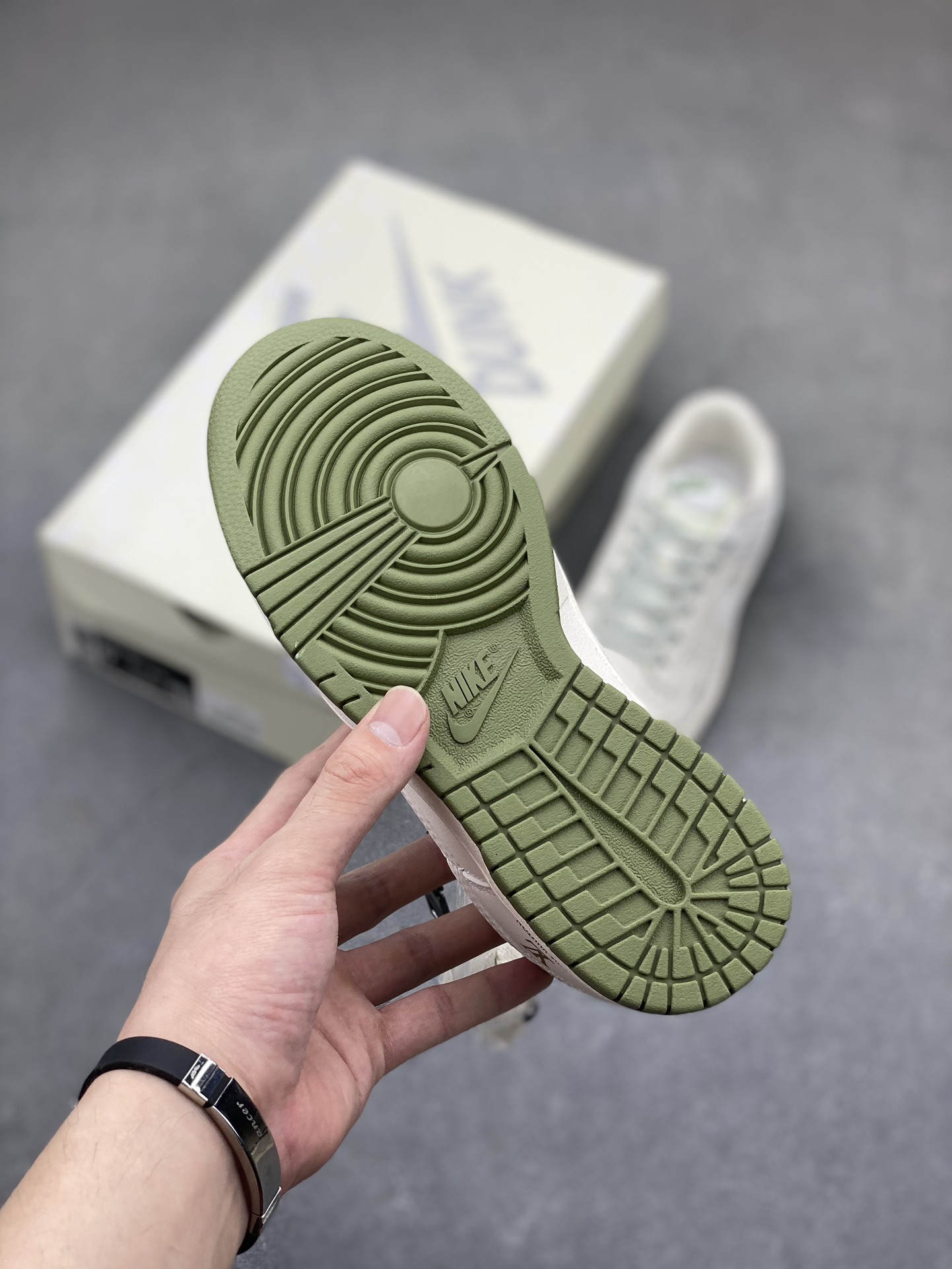 Nike SB Dunk Low Louis Vuitton Custom Sneakers - Military Green Edition 7 i1720549080 2302 0