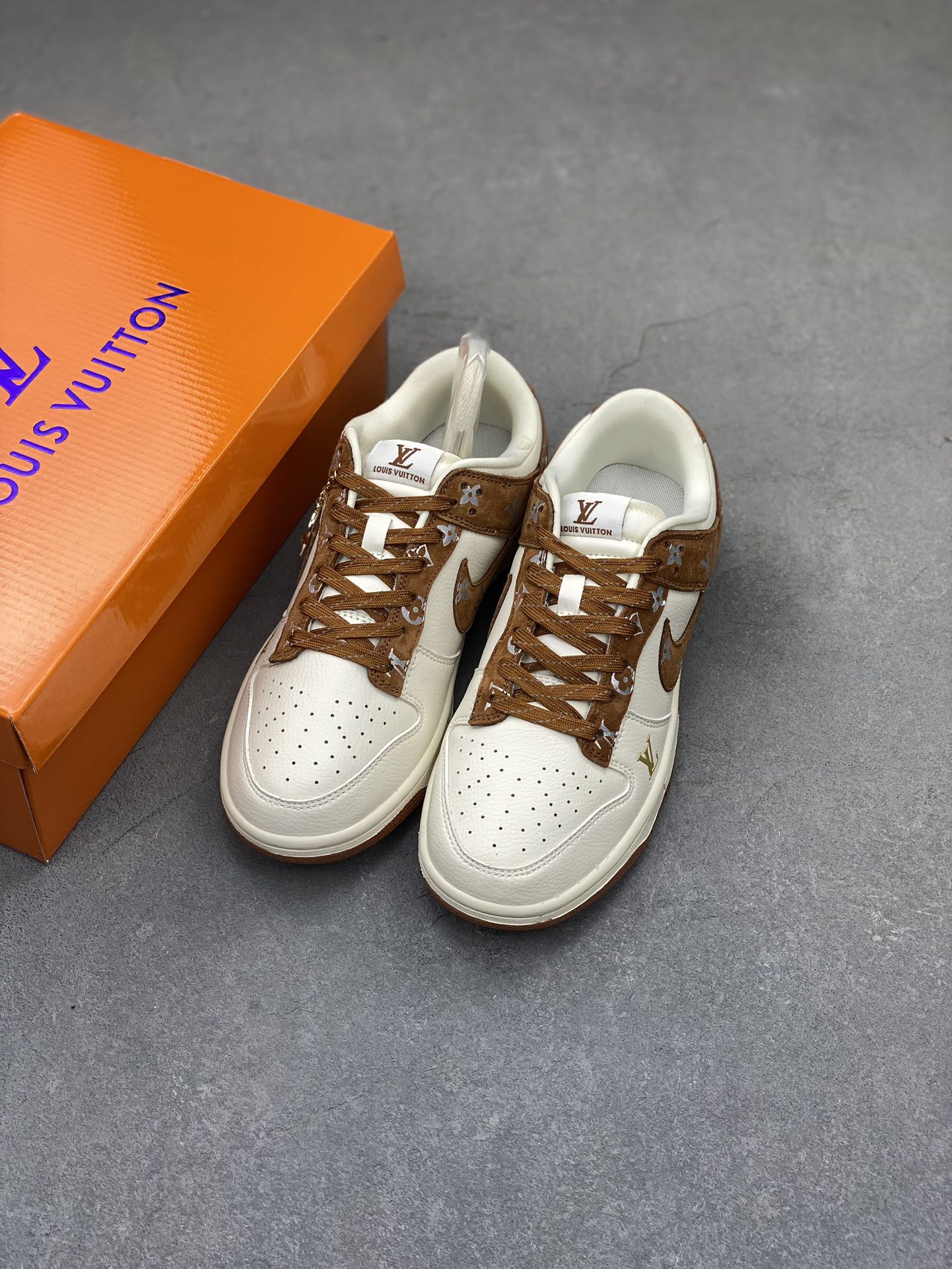 Nike SB Dunk Low Louis Vuitton Custom Sneakers - White/Brown, Limited Edition 8 i1721068879 9582 2