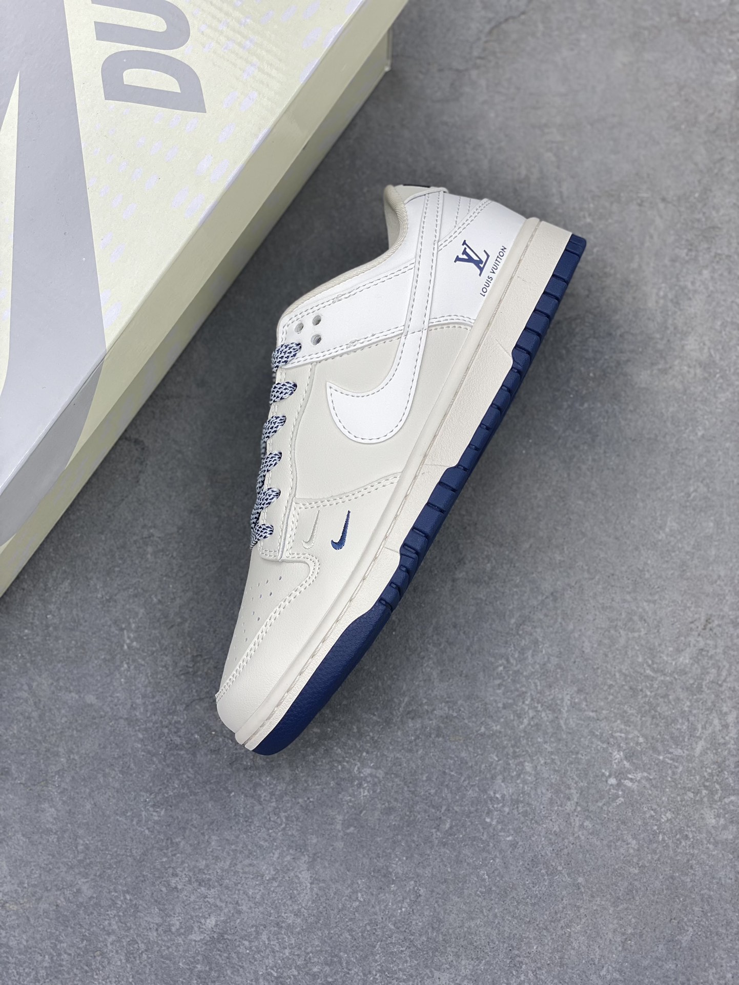Nike SB Dunk Low Louis Vuitton Custom Blue Bottom Casual Shoes 8 i1721068964 5700 0