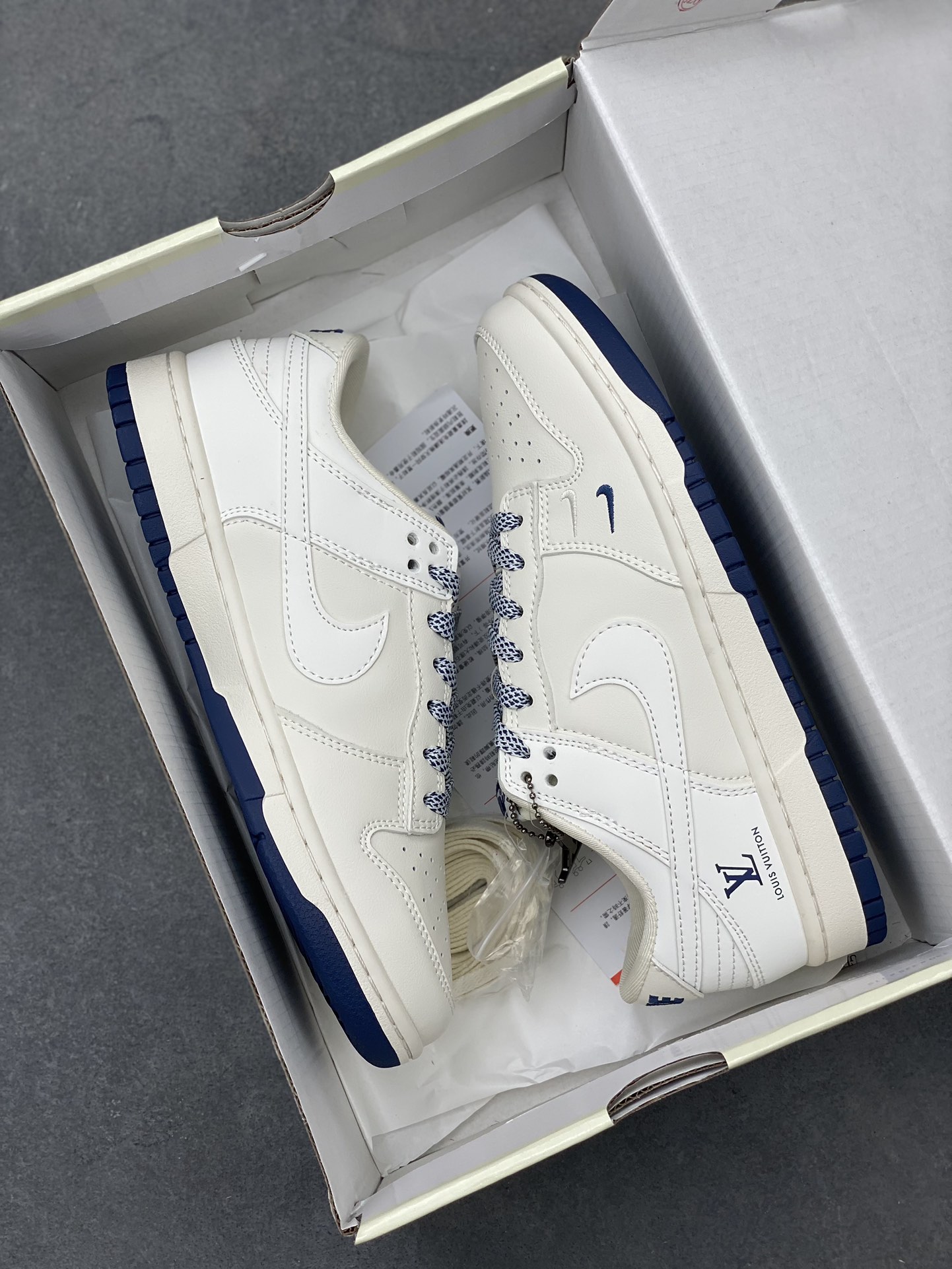 Nike SB Dunk Low Louis Vuitton Custom Blue Bottom Casual Shoes 10 i1721068965 1782 2