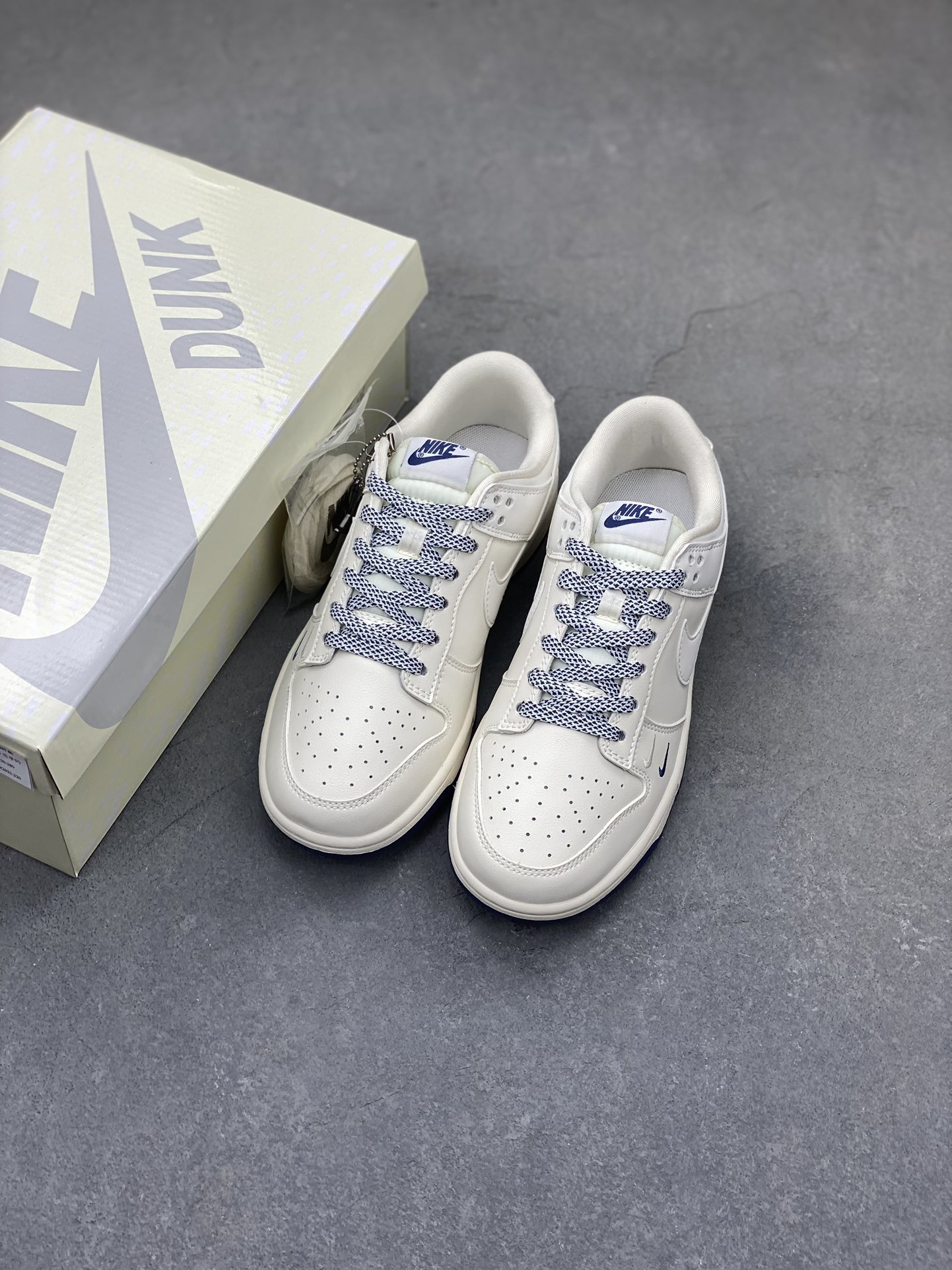 Nike SB Dunk Low Louis Vuitton Custom Blue Bottom Casual Shoes 9 i1721068965 2984 4