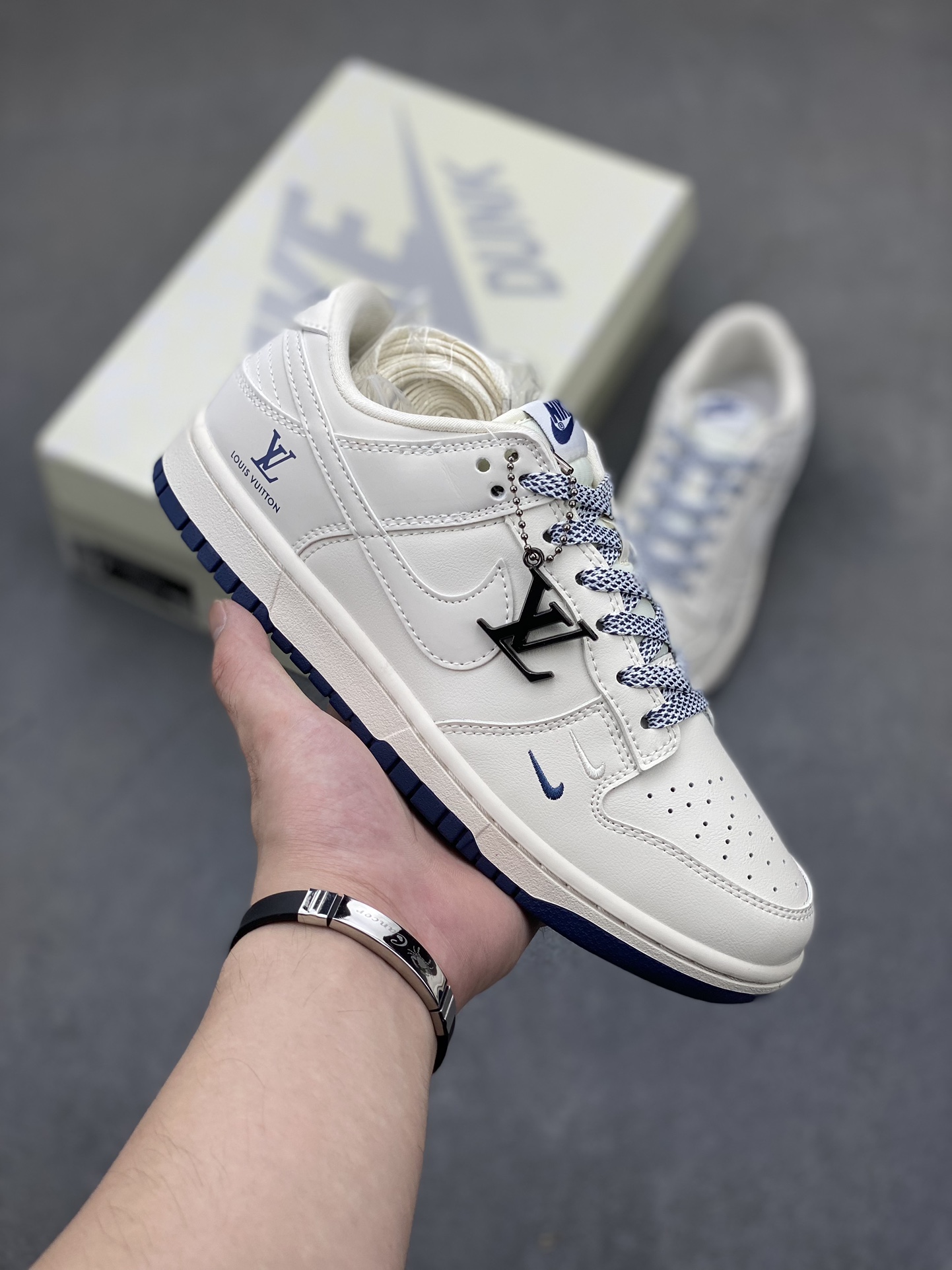 Nike SB Dunk Low Louis Vuitton Custom Blue Bottom Casual Shoes 2 i1721068965 7693 5