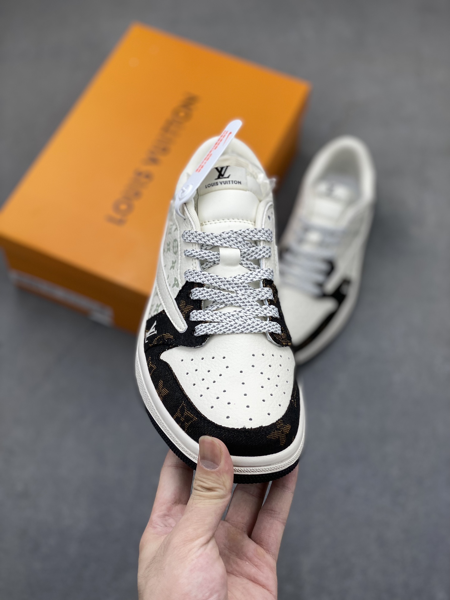 Louis Vuitton x Air Jordan 1 Low: Designer Collaboration Sneakers 2 i1721162852 2954 3