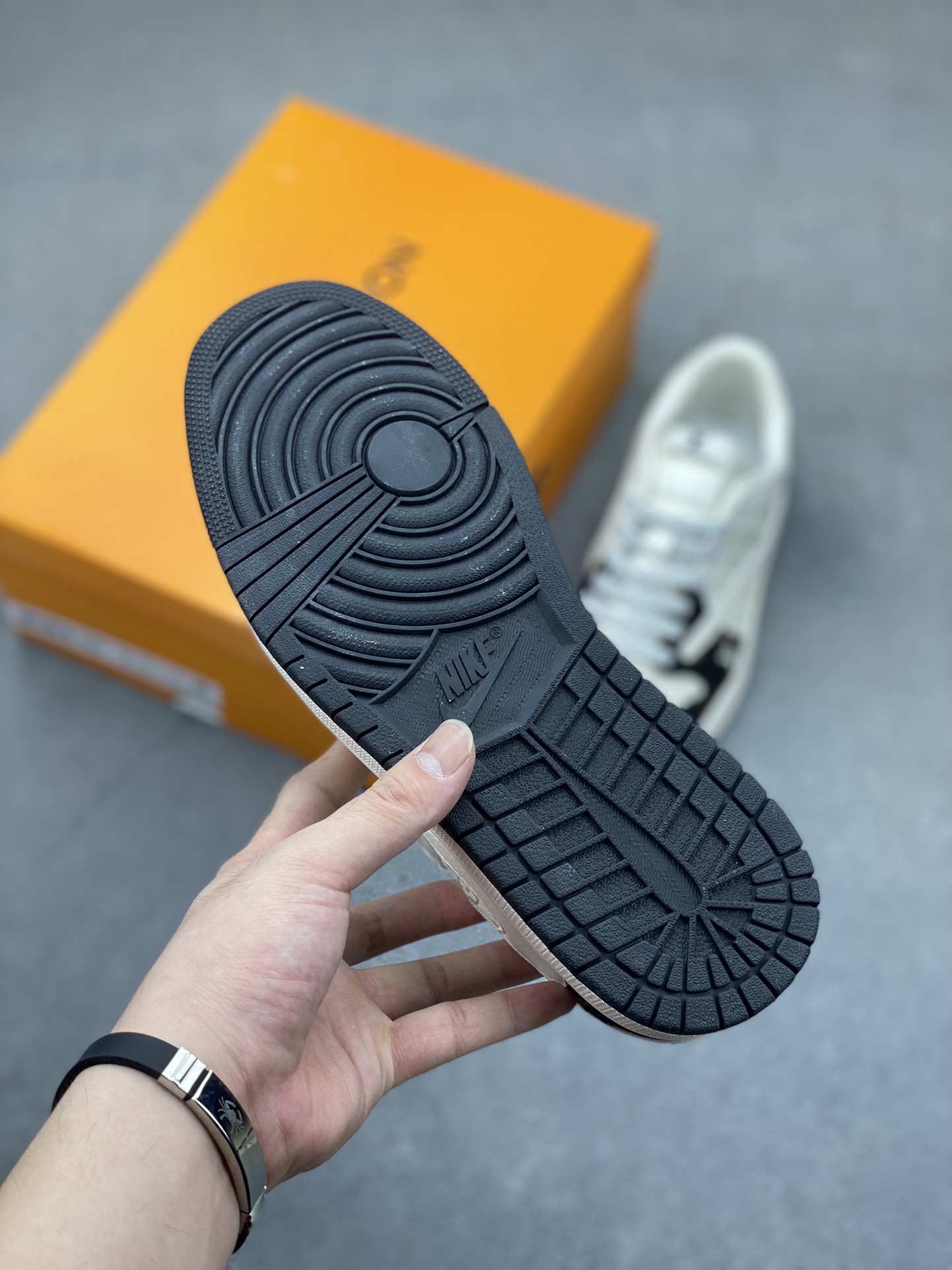 Louis Vuitton x Air Jordan 1 Low: Designer Collaboration Sneakers 6 i1721162853 4803 5