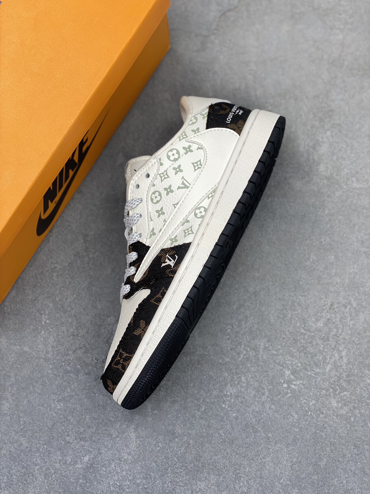 Louis Vuitton x Air Jordan 1 Low: Designer Collaboration Sneakers 7 i1721162853 7843 4