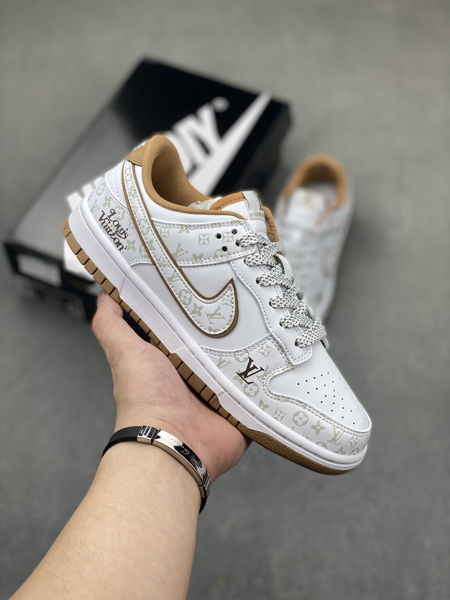 Nike SB Dunk Low Louis Vuitton Collab Khaki, Premium Leather, All-Star Design 1 i1721335352 232 0
