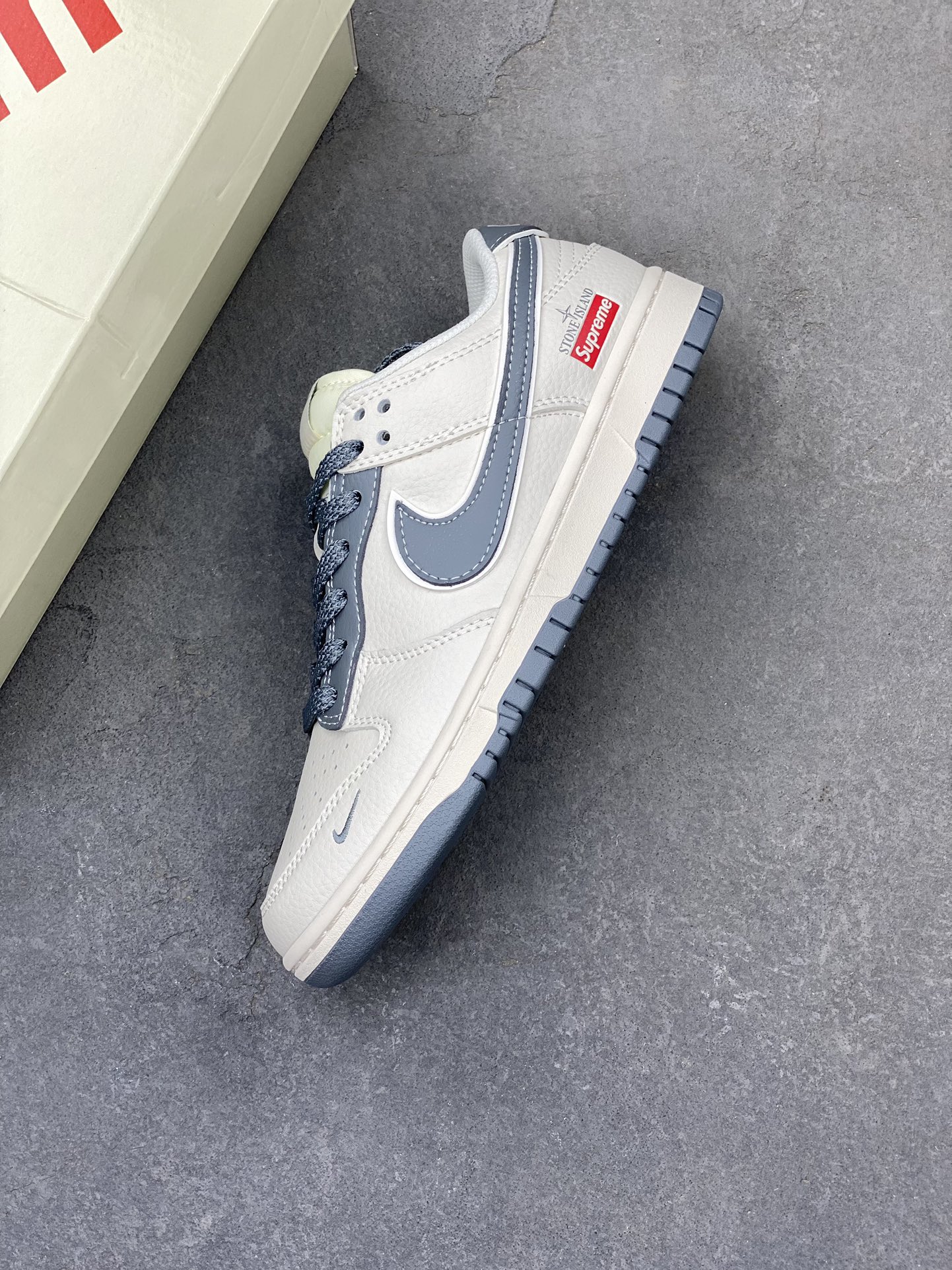 Nike SB Dunk Low Stone Island Supreme Collab Sneakers - Limited Edition 8 i1721419481 3698 0