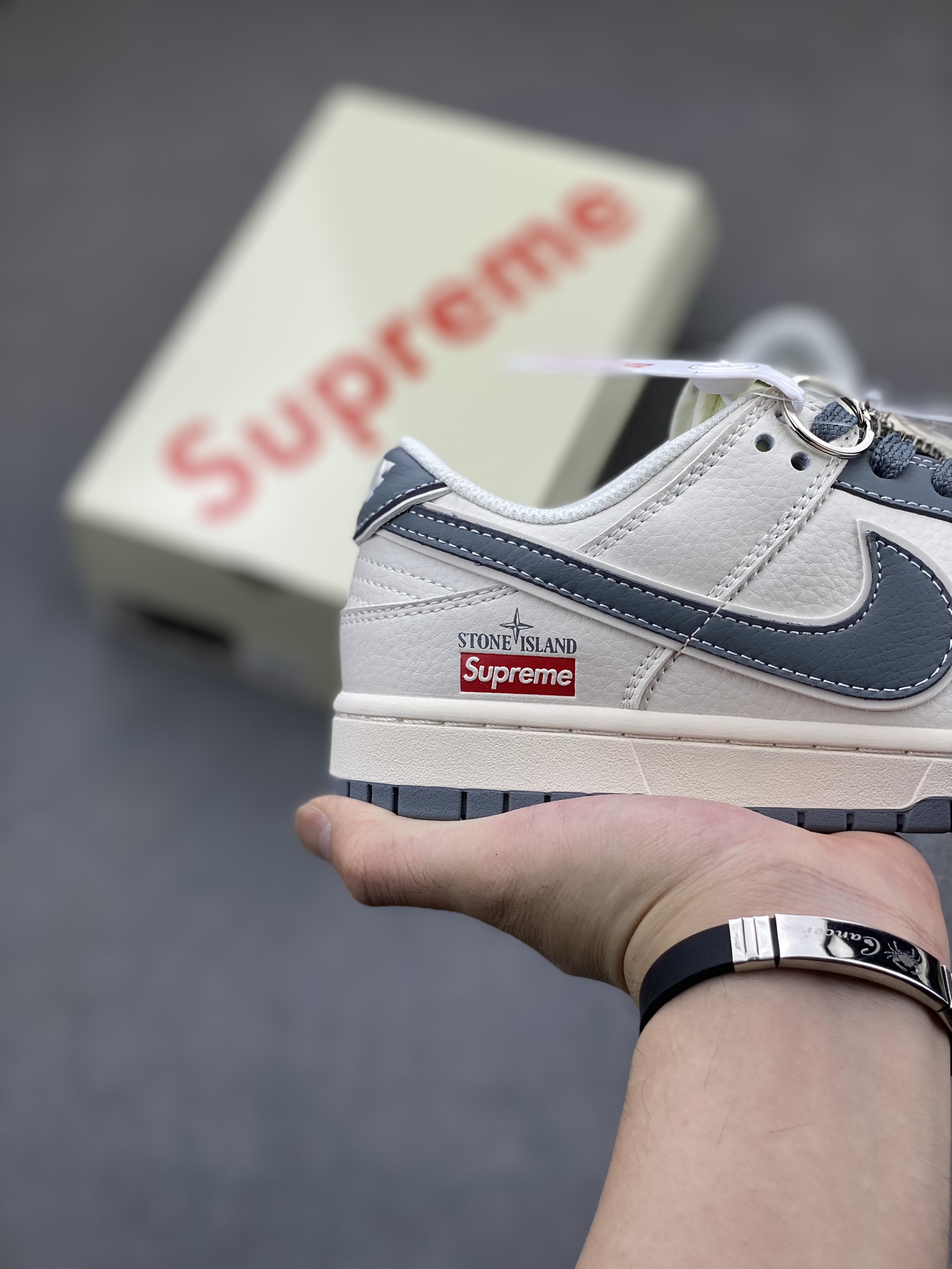 Nike SB Dunk Low Stone Island Supreme Collab Sneakers - Limited Edition 6 i1721419481 5101 0