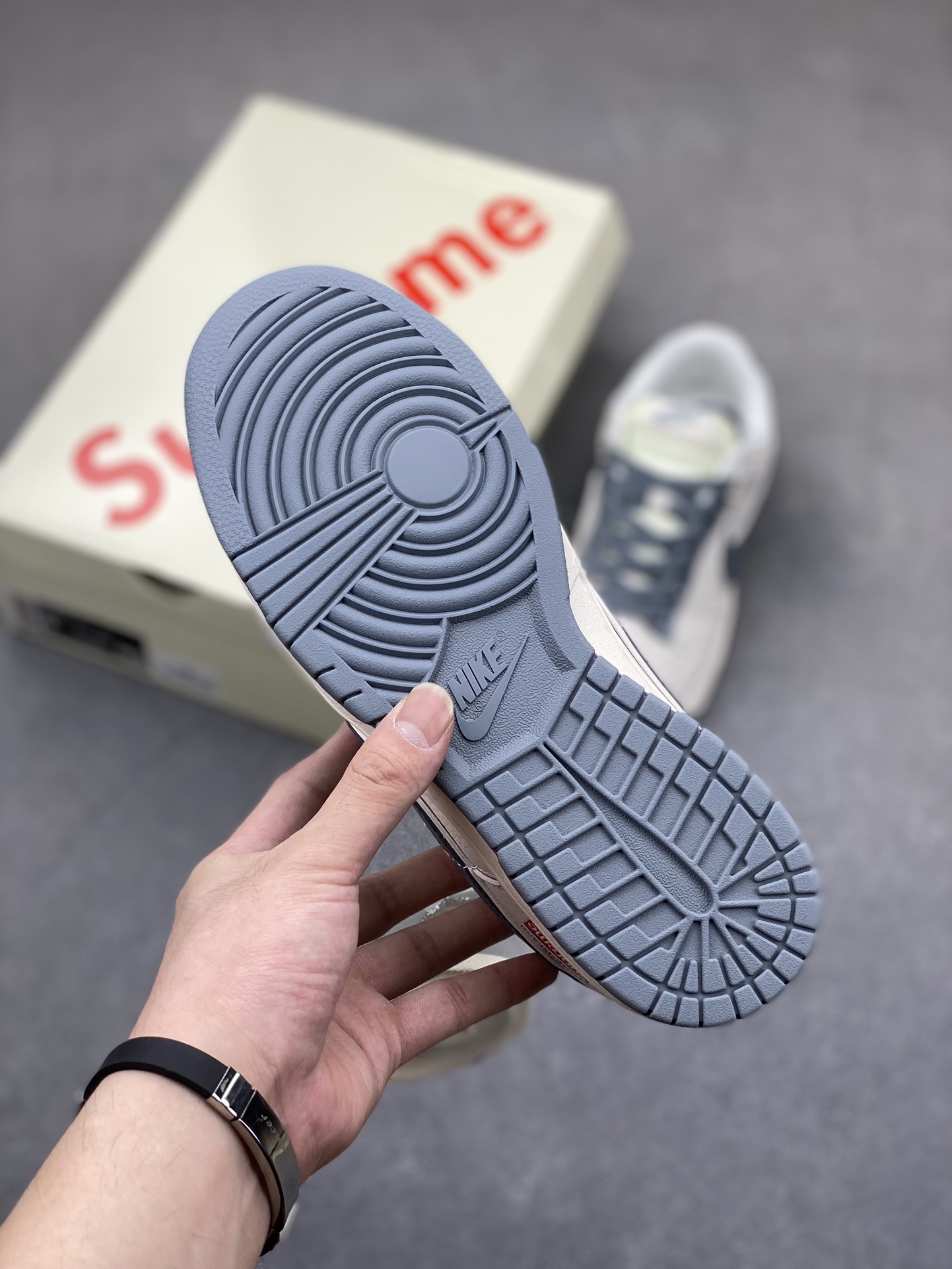 Nike SB Dunk Low Stone Island Supreme Collab Sneakers - Limited Edition 7 i1721419481 7224 0