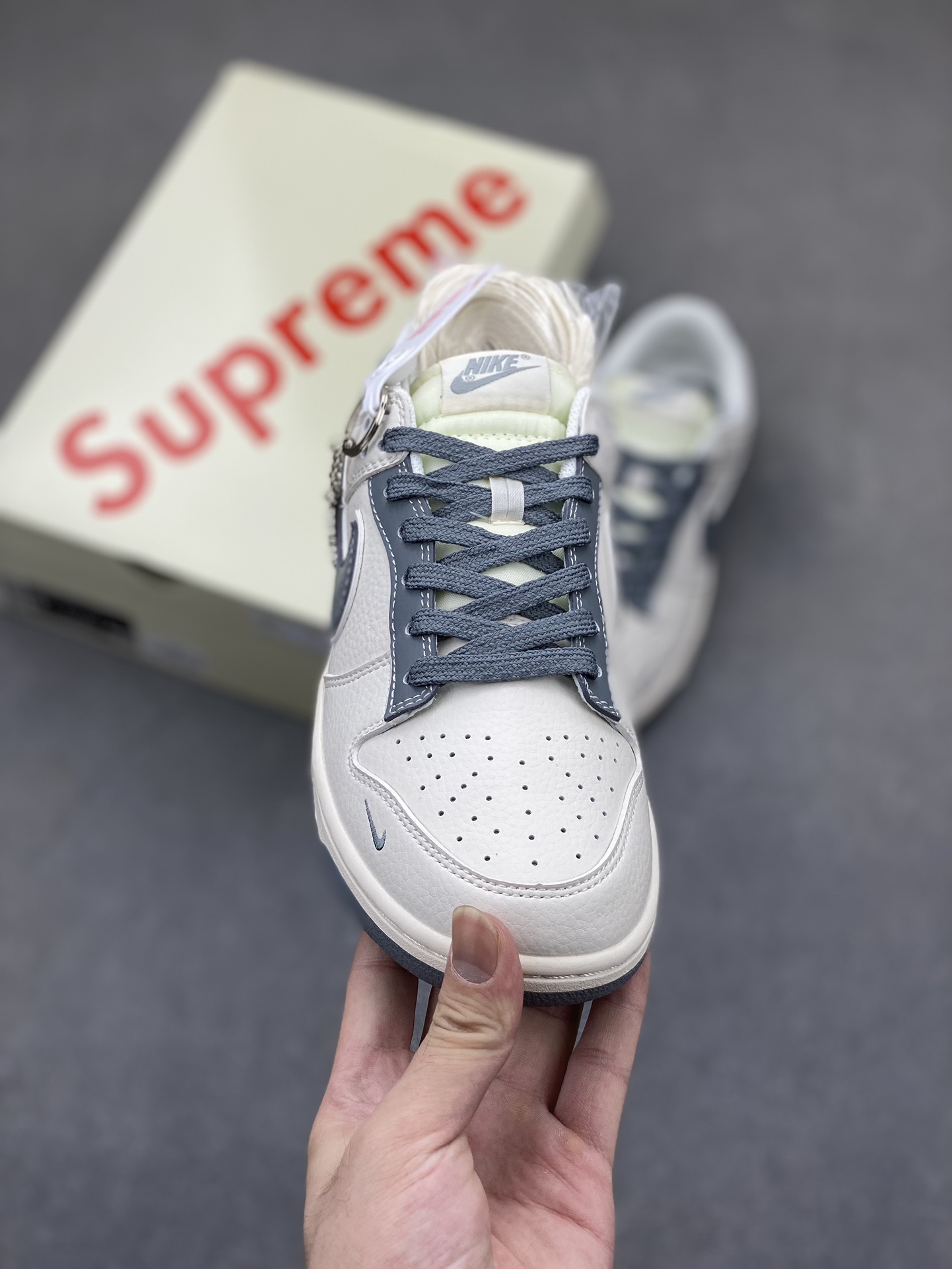 Nike SB Dunk Low Stone Island Supreme Collab Sneakers - Limited Edition 3 i1721419481 7645 0